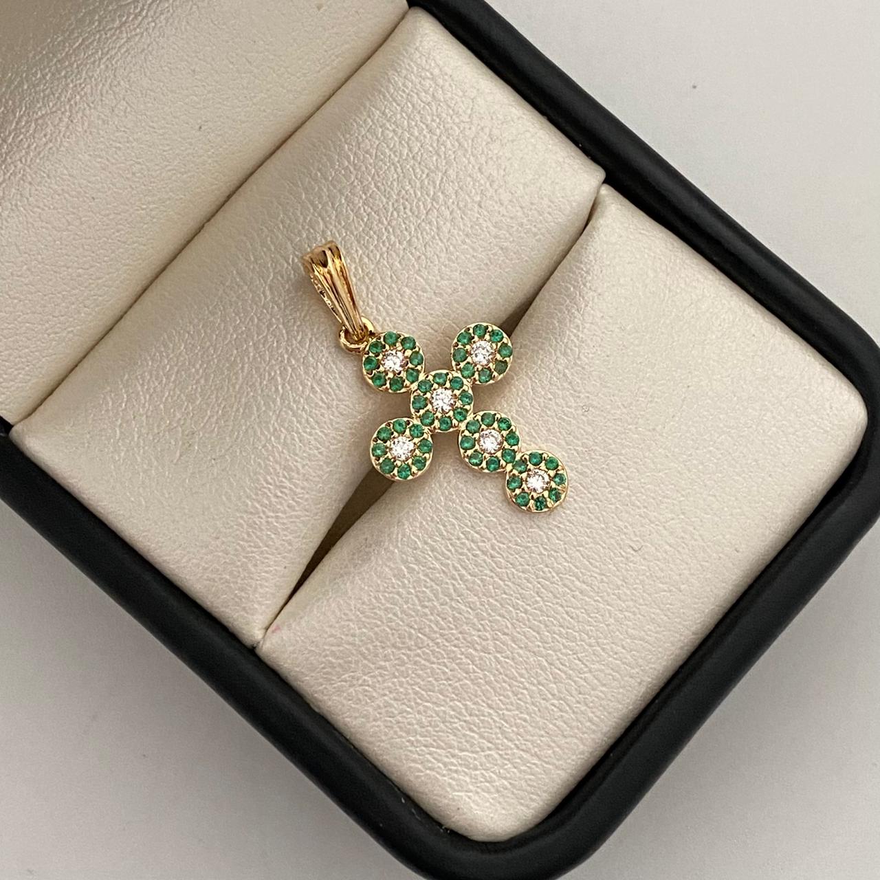 Dije cruz con circones verdes y blanco  Oro amarillo 18k 1,55 Gr / 4,34 mm / 2,4 Cm
