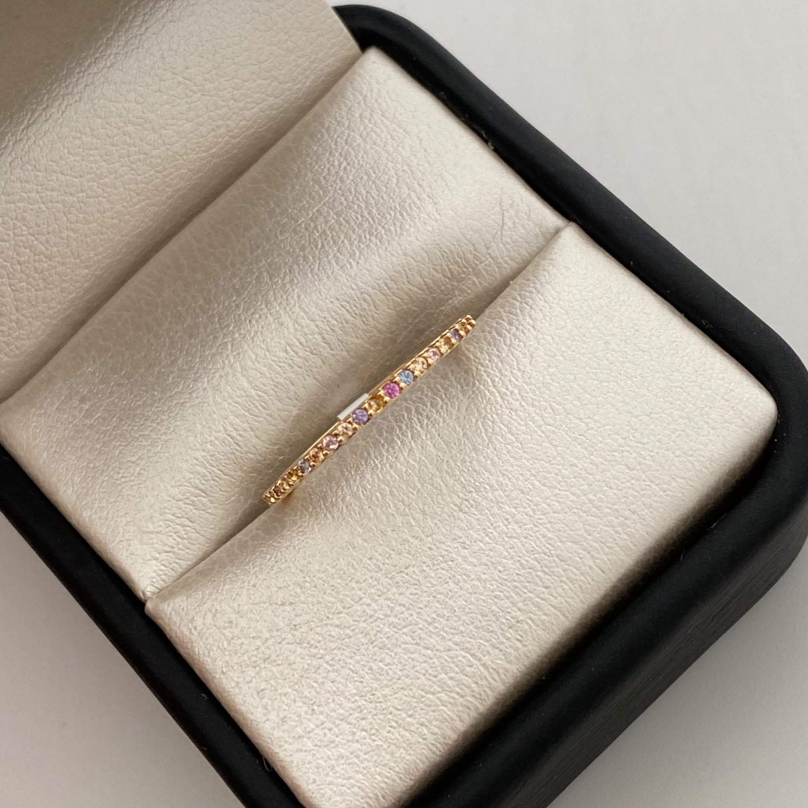 Anillo Churumbela Multicolor Oro amarillo 18k / Talla 6 1/2 / 0,95 Gr / 1,3 mm