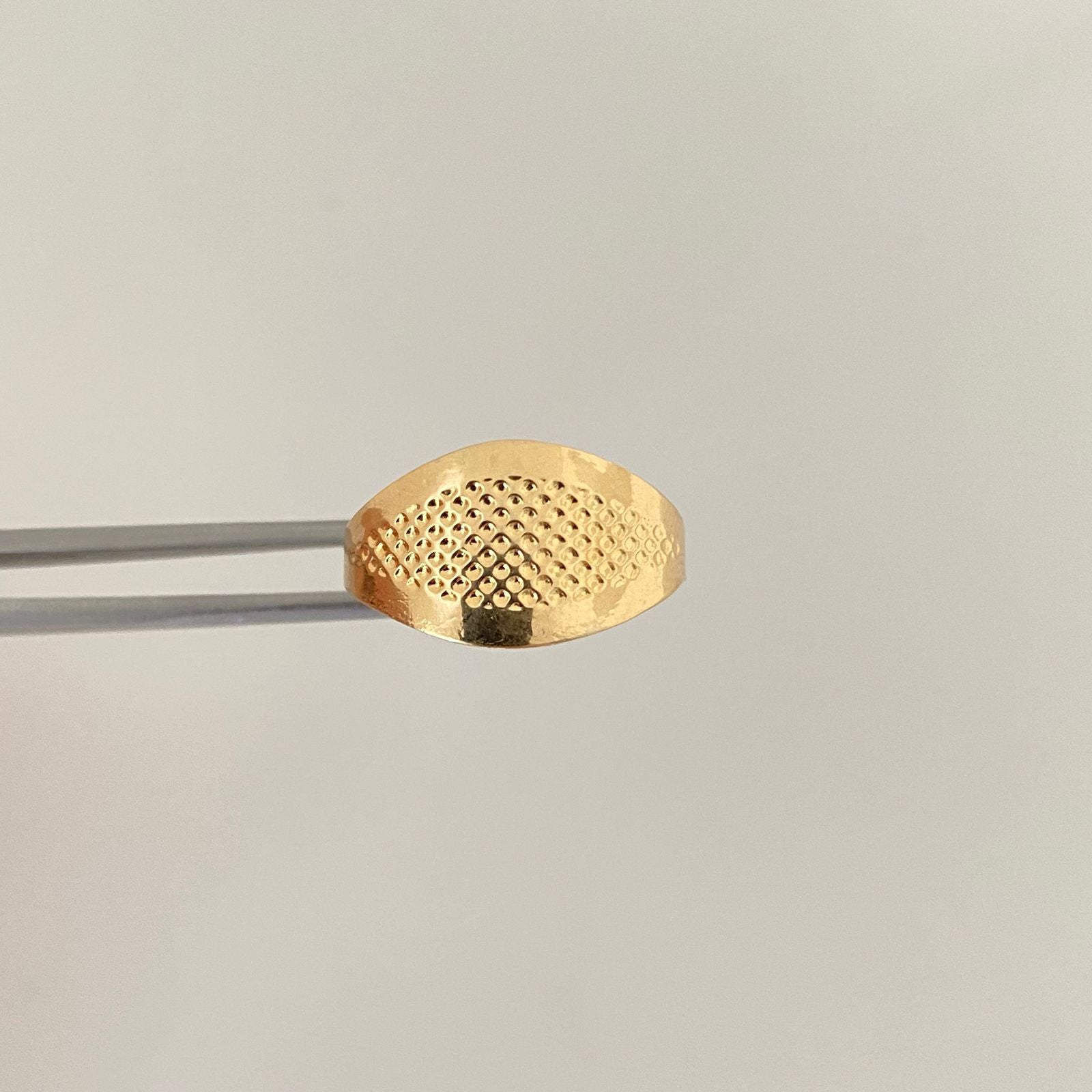 Anillo troquel grabado punteado Oro amarillo 18k / Talla 8 / 1,5 Gr