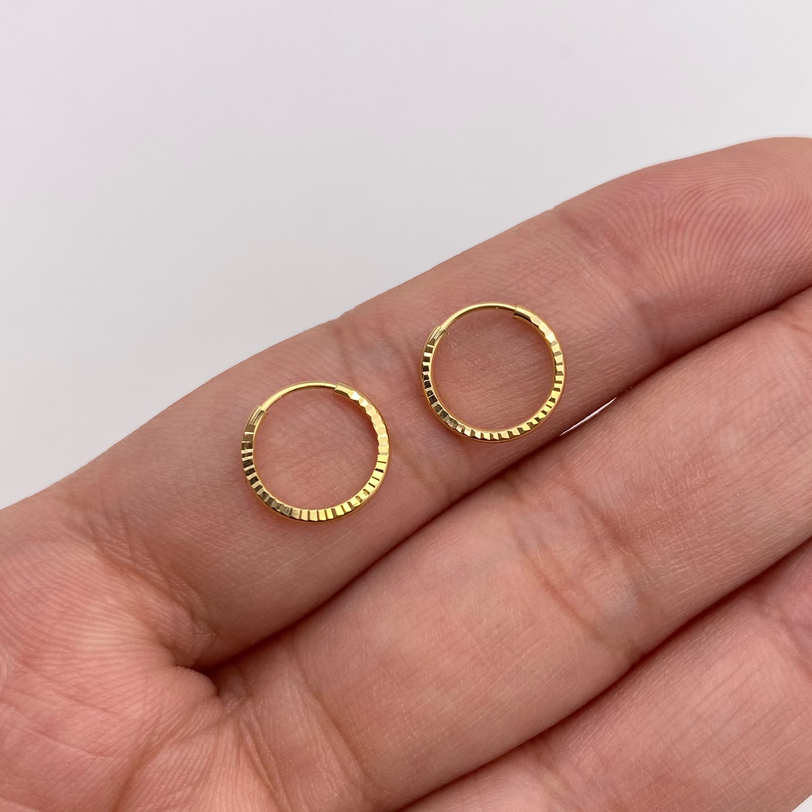 Candonga imperdible diamantadas Oro amarillo 18k 0,52 Gr / 1 Cm
