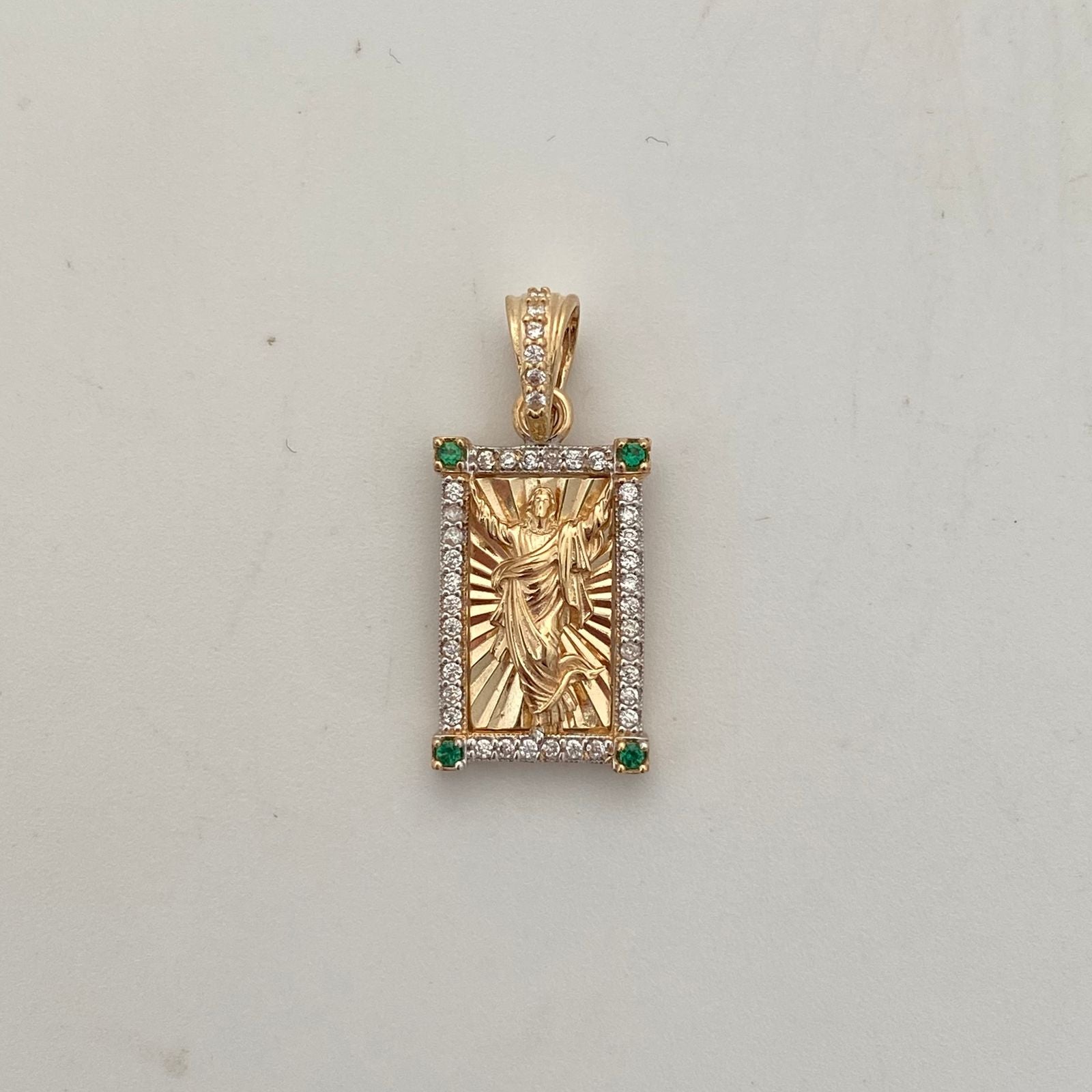 Dije jesus con diamantado y circones blancos y verdes  Oro amarillo 18k 3,15 Gr / 11,58 mm / 2,5 Cm