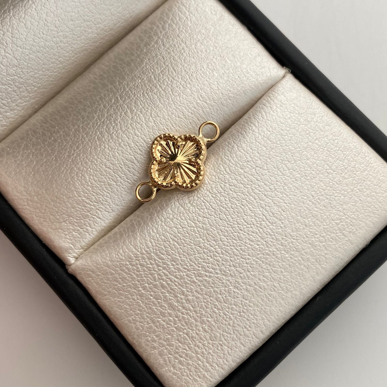 Herraje Trebol Diamantado Oro amarillo 18k 0,4 Gr / 1,5 Cm