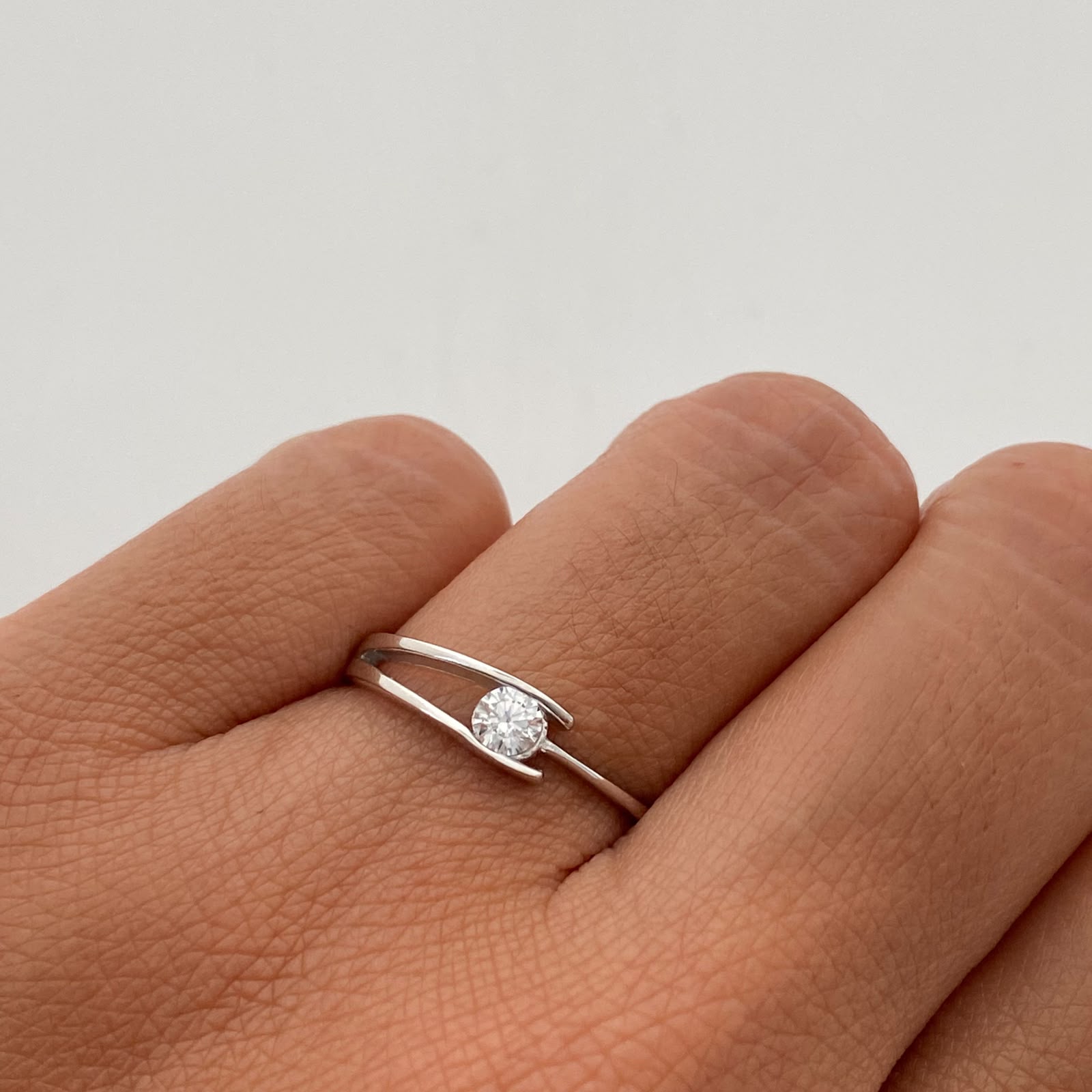 Anillo Solitario Doble Oro blanco 18k / Talla 5 1/2 / 1,3 Gr / 1,6 mm