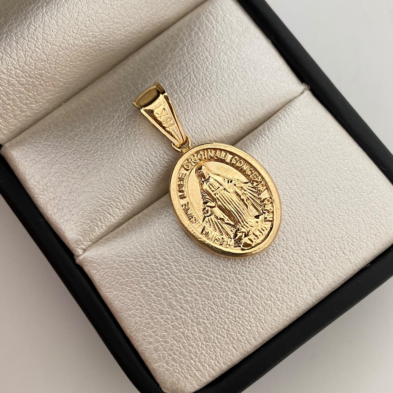 Dije Virgen Milagrosa Oro amarillo 18k 1,4 Gr / 14,7 mm / 2,8 Cm
