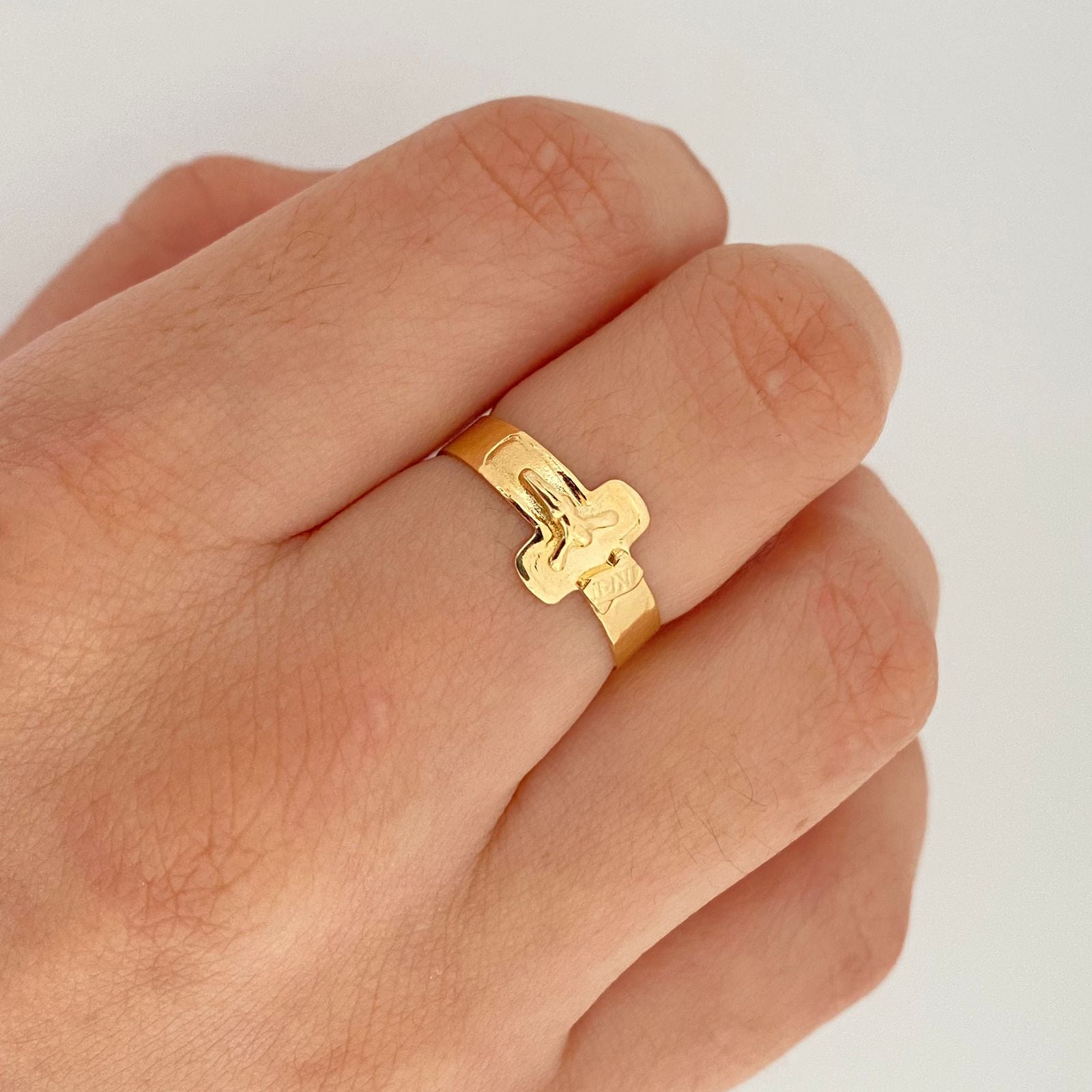 Anillo cruz cristo Oro amarillo 18k / Talla 7 / 1,75 Gr
