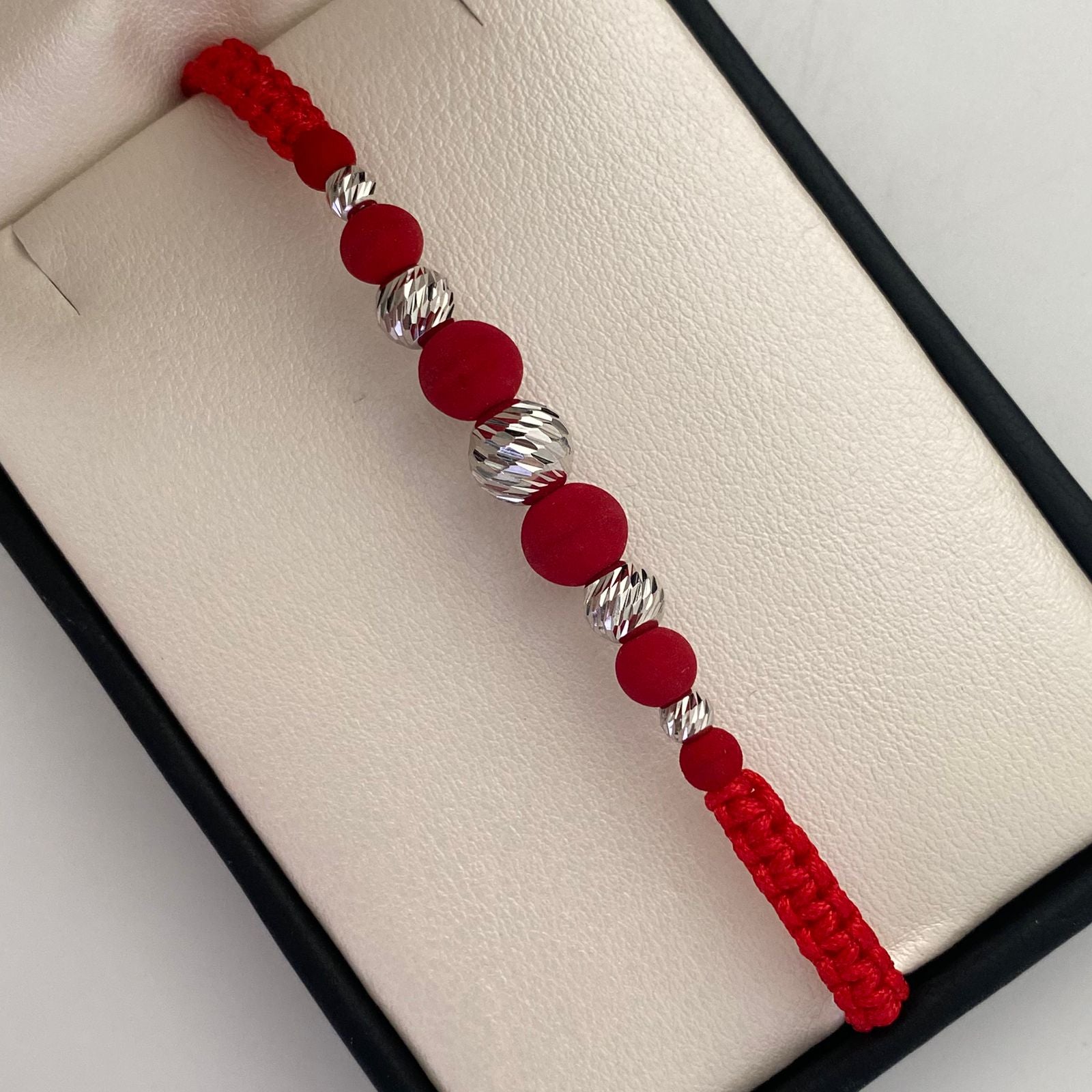Pulsera tejida Bolas diamantada 4mm 6mm 8mm hilo rojo Oro blanco 18k 0,95 Gr