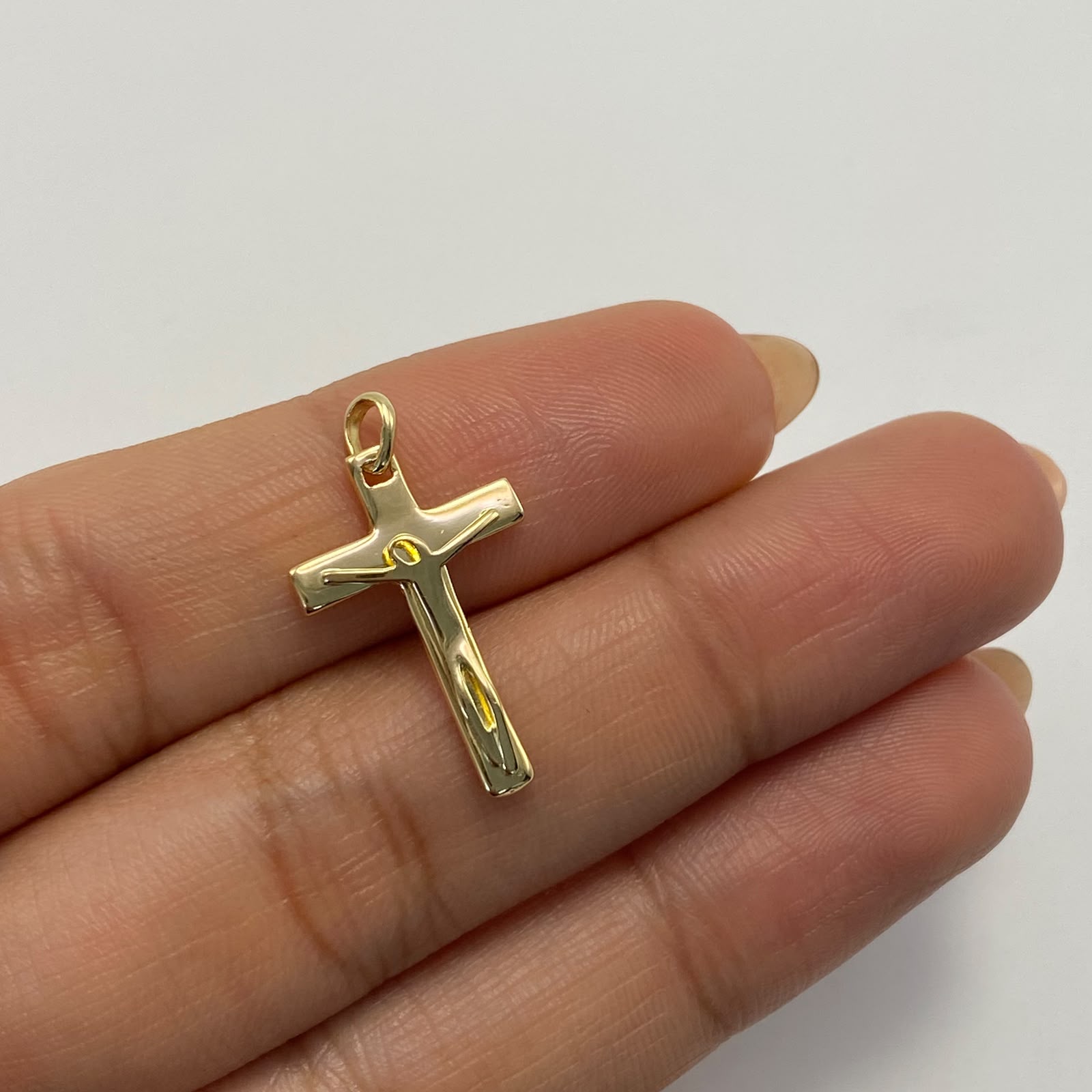 Dije Cruz cristo lisa Oro amarillo 18k 1,45 Gr / 13,9 mm / 2,4 Cm