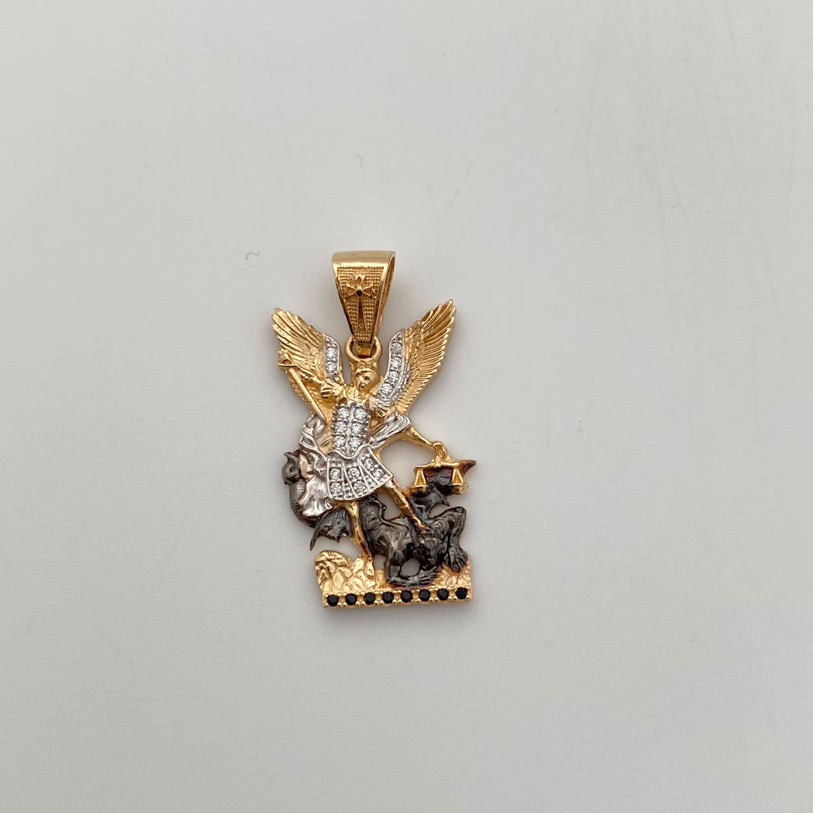 Dije San Miguel Silueta Oro amarillo y Oro blanco 18k 4,4 Gr / 19 mm / 3,6 Cm