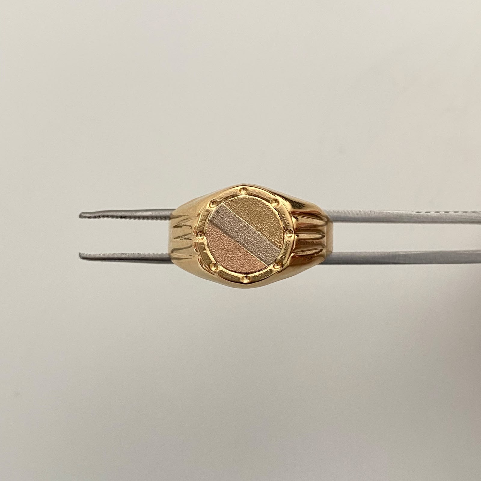 Anillo Troquel Redondo Mate Tres oros 18k / Talla 12 1/2 / 3,05 Gr / 4,1 mm