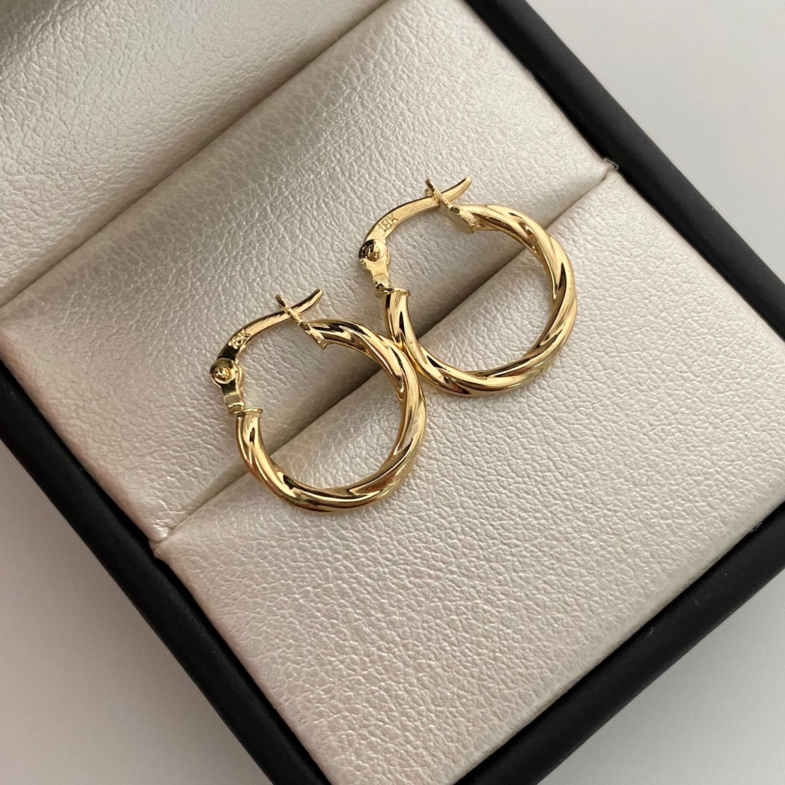 Candonga entorchada Oro amarillo 18k 1,10 Gr / 1,5 Cm