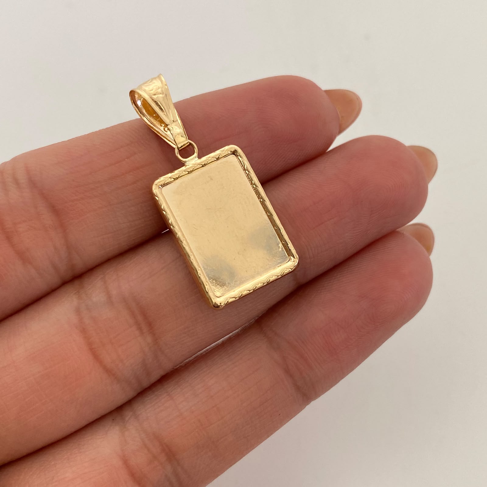 Dije Placa Fotograbado Oro amarillo 18k 1,6 Gr / 13,2 mm / 3 Cm