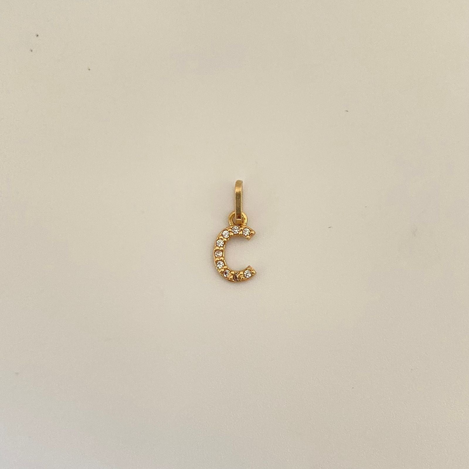 Dije letra C casting Oro amarillo 18k 0,4 Gr / 1,5 Cm
