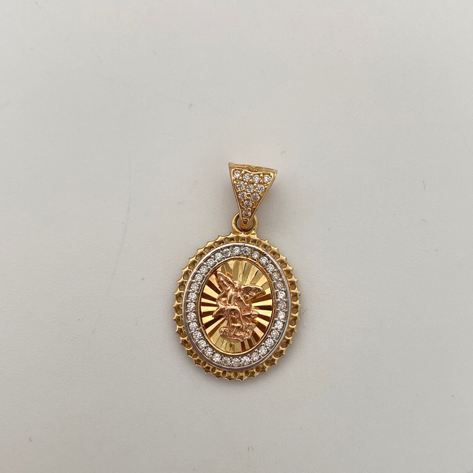 Dije Placa San Miguel Tres oros 18k 3,05 Gr / 15,3 mm / 2,5 Cm