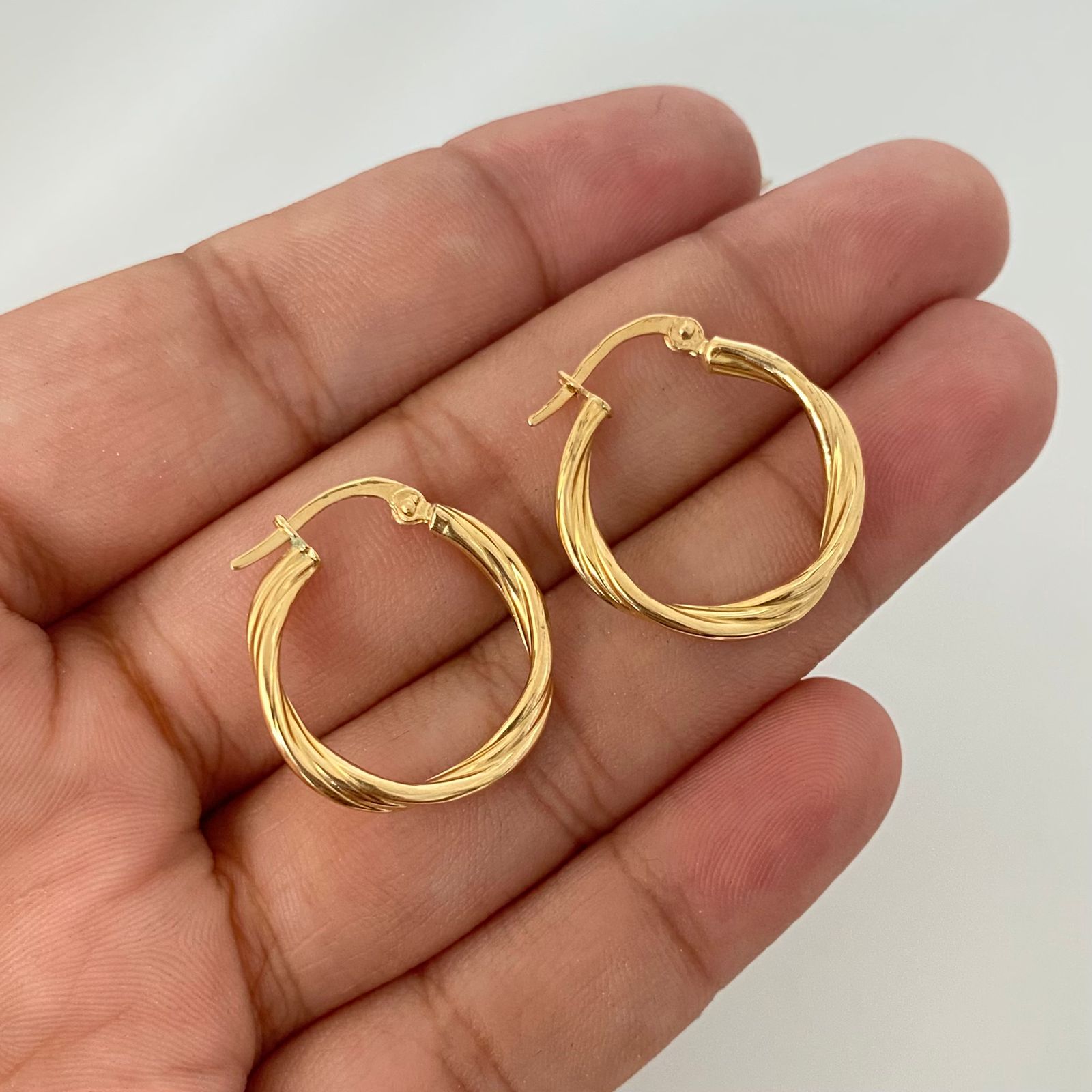 Candonga entorchada onda Oro amarillo 18k 1,90 Gr / 2,4 Cm