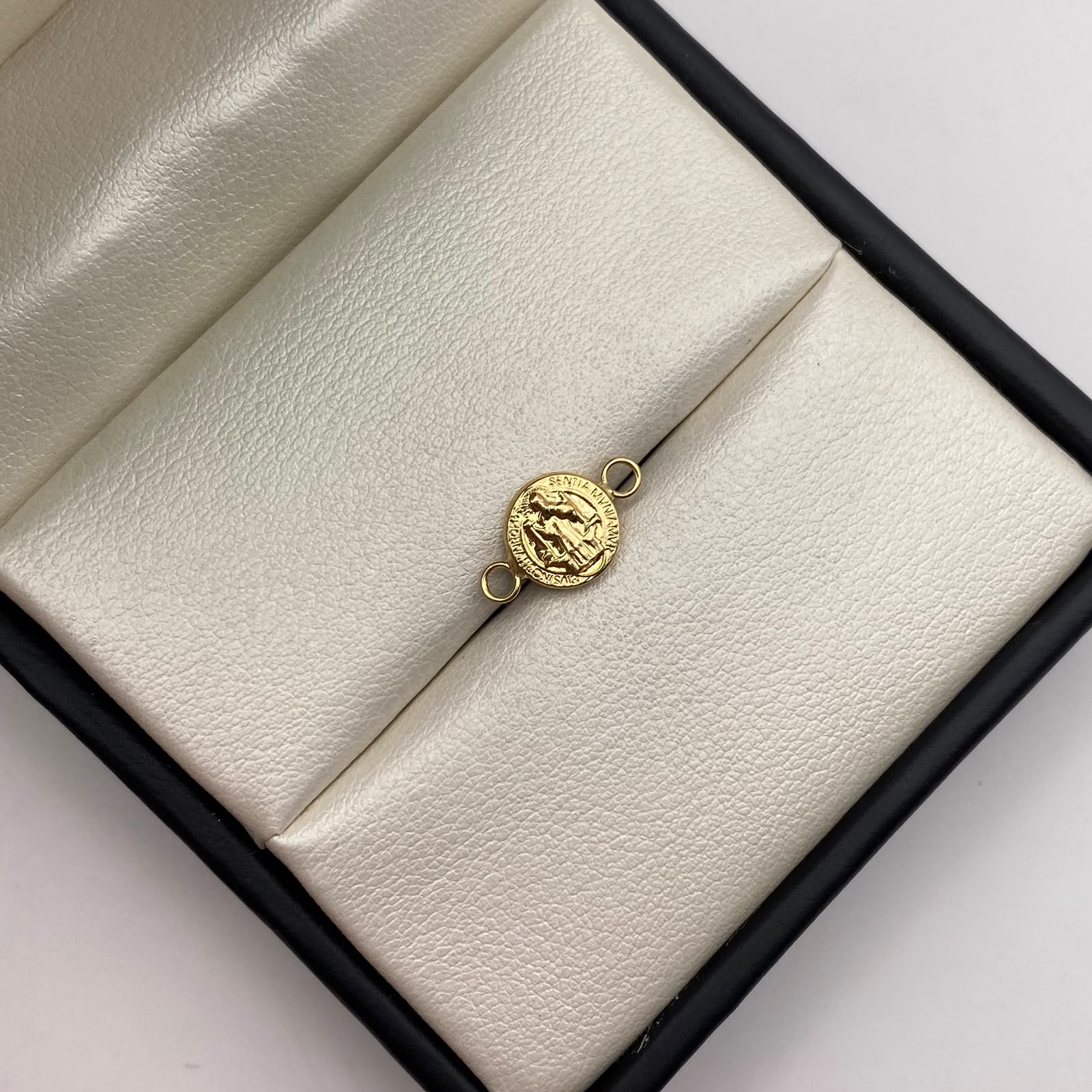 Herraje San benito Oro amarillo 18k 0,35 Gr / 1,5 Cm