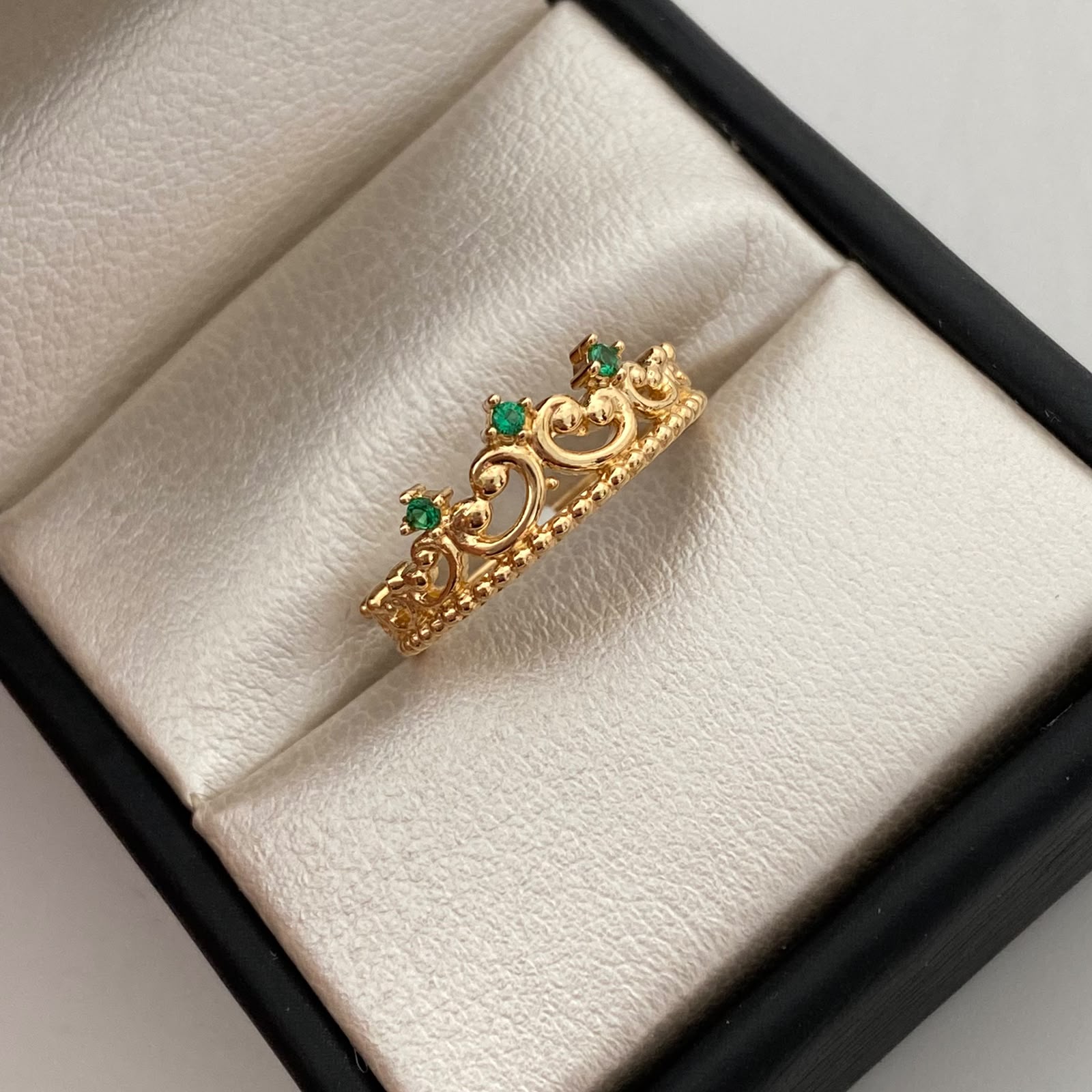 Anillo 15 Circon Verde Oro amarillo 18k / Talla 6 1/4 / 2,4 Gr