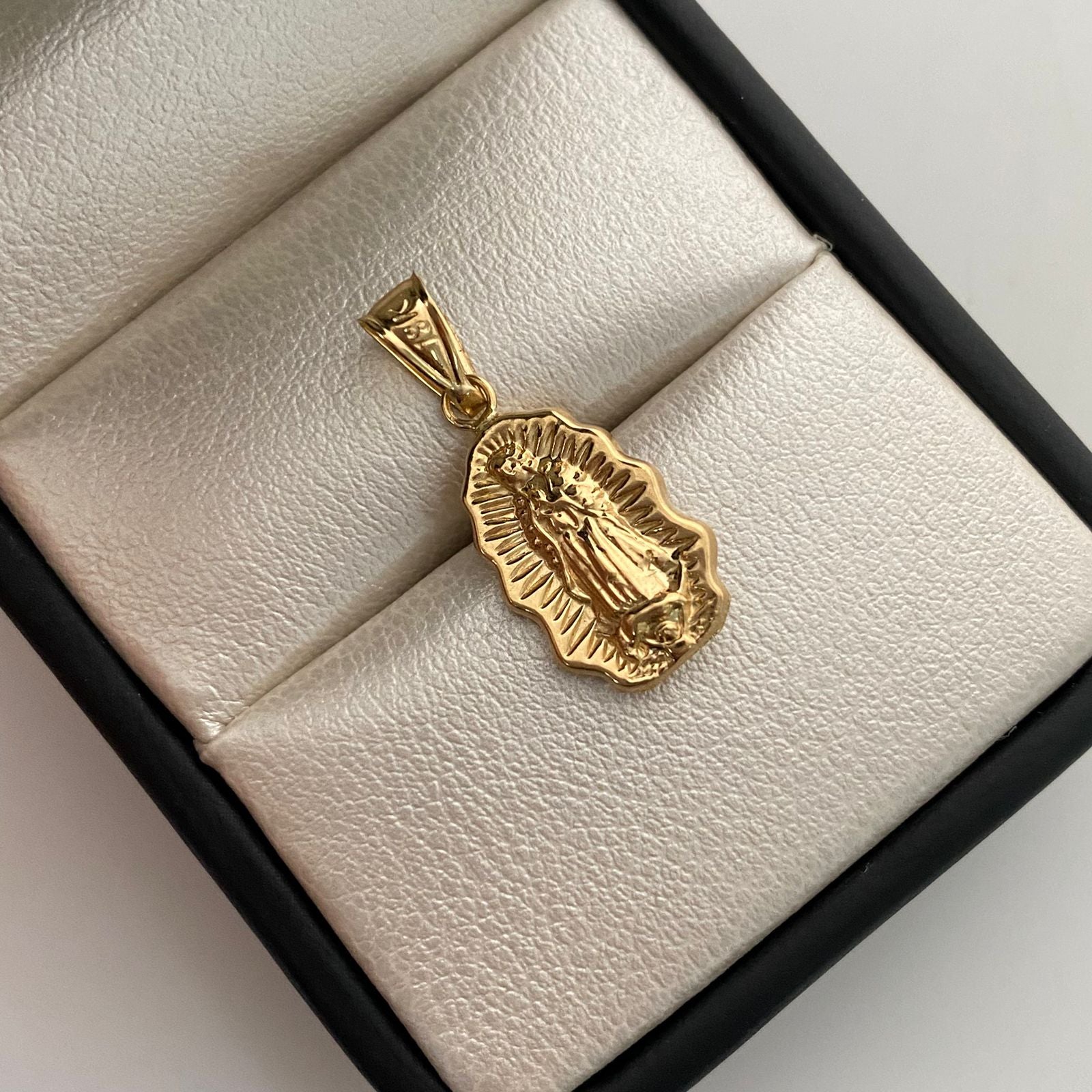 Dije Virgen de Guadalupe Silueta Oro amarillo 18k 1 Gr / 10,3 mm / 2,6 Cm