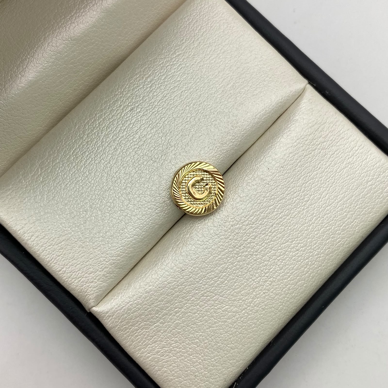 Herraje pasador letra c Oro amarillo 0,5 Gr / 1 Cm