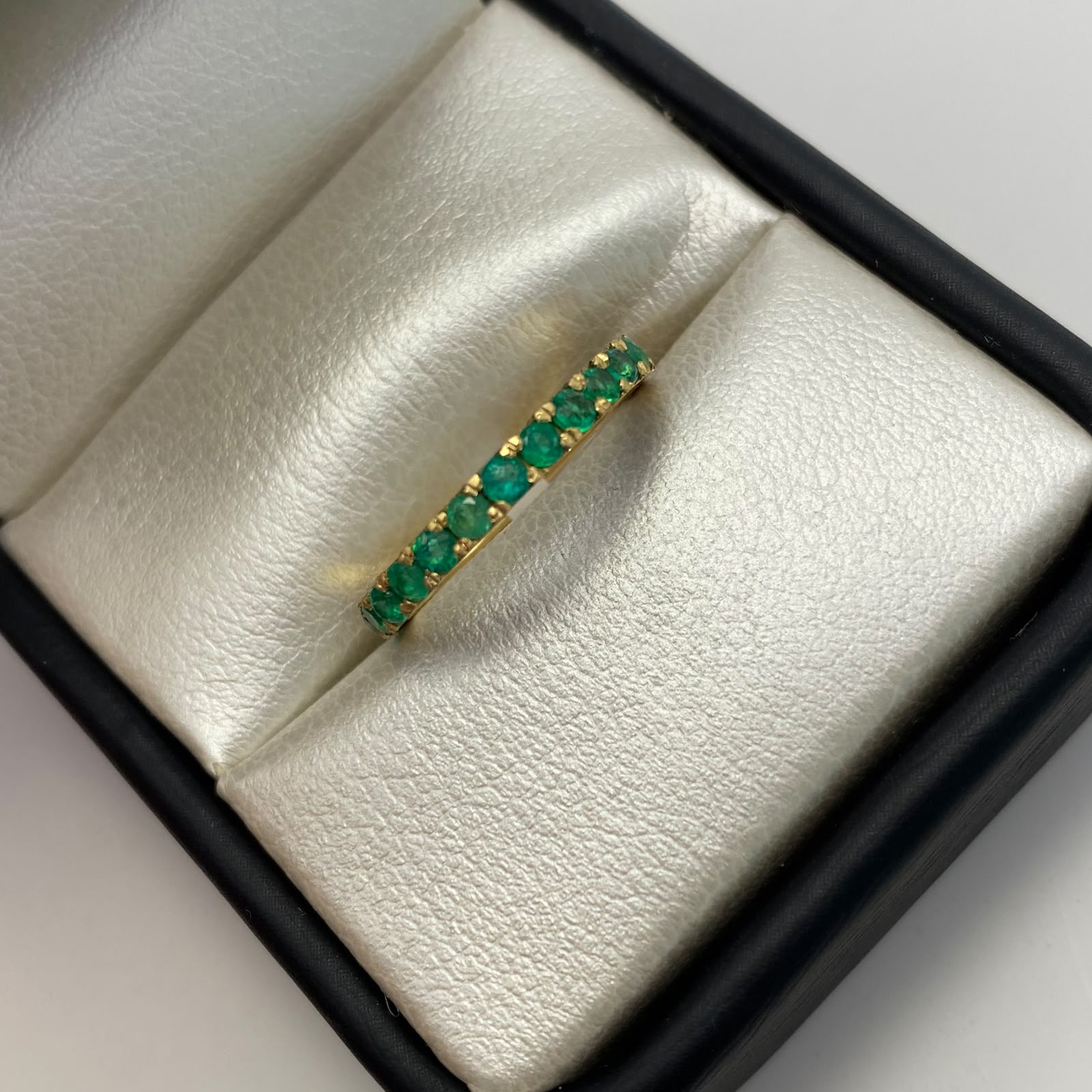 Anillo churumbela 15 esmeraldas 0.05qt  Oro amarillo / Talla 5 3/4 / 2,35 Gr