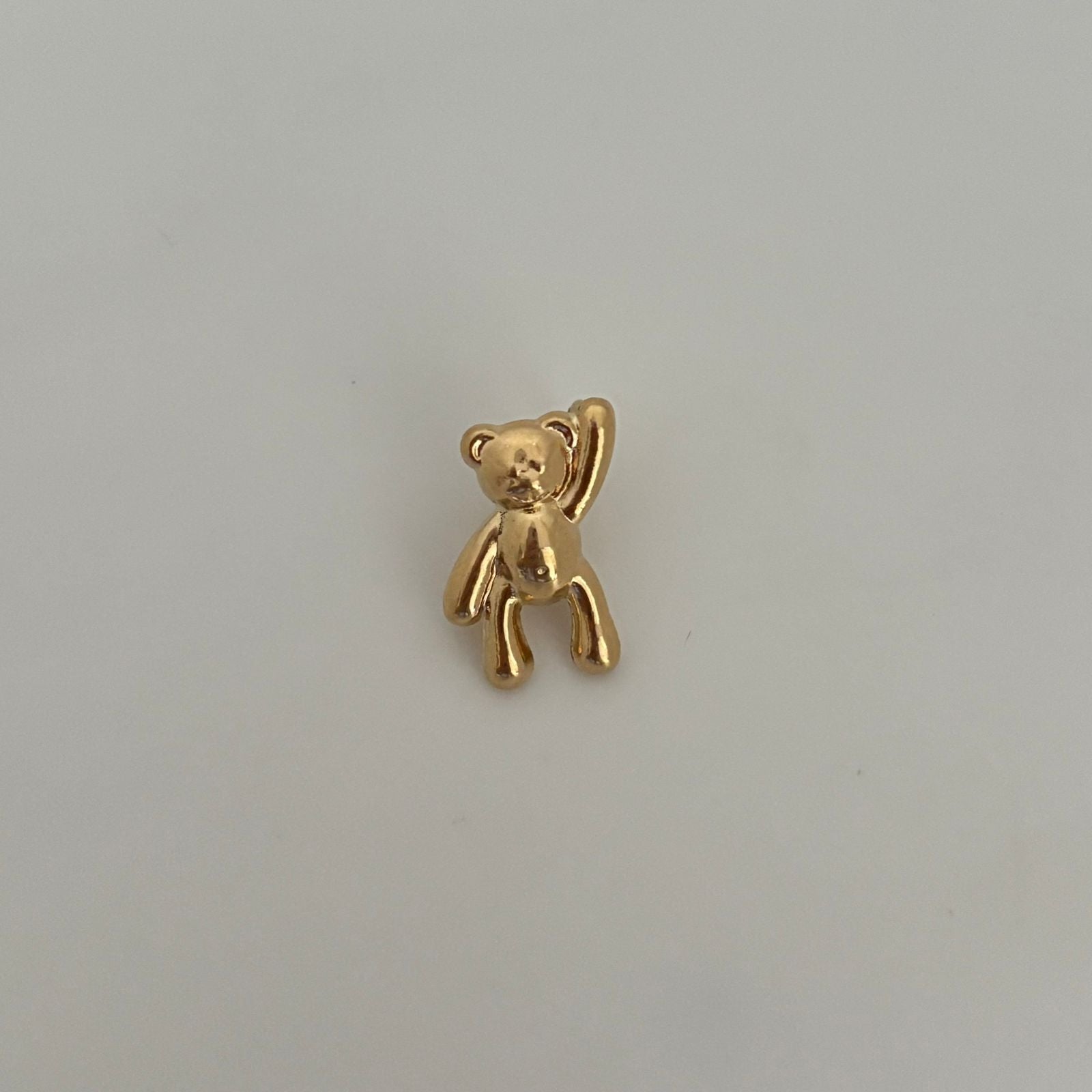 Dije oso mano alzada Oro amarillo 18k 1,4 Gr / 1,8 Cm