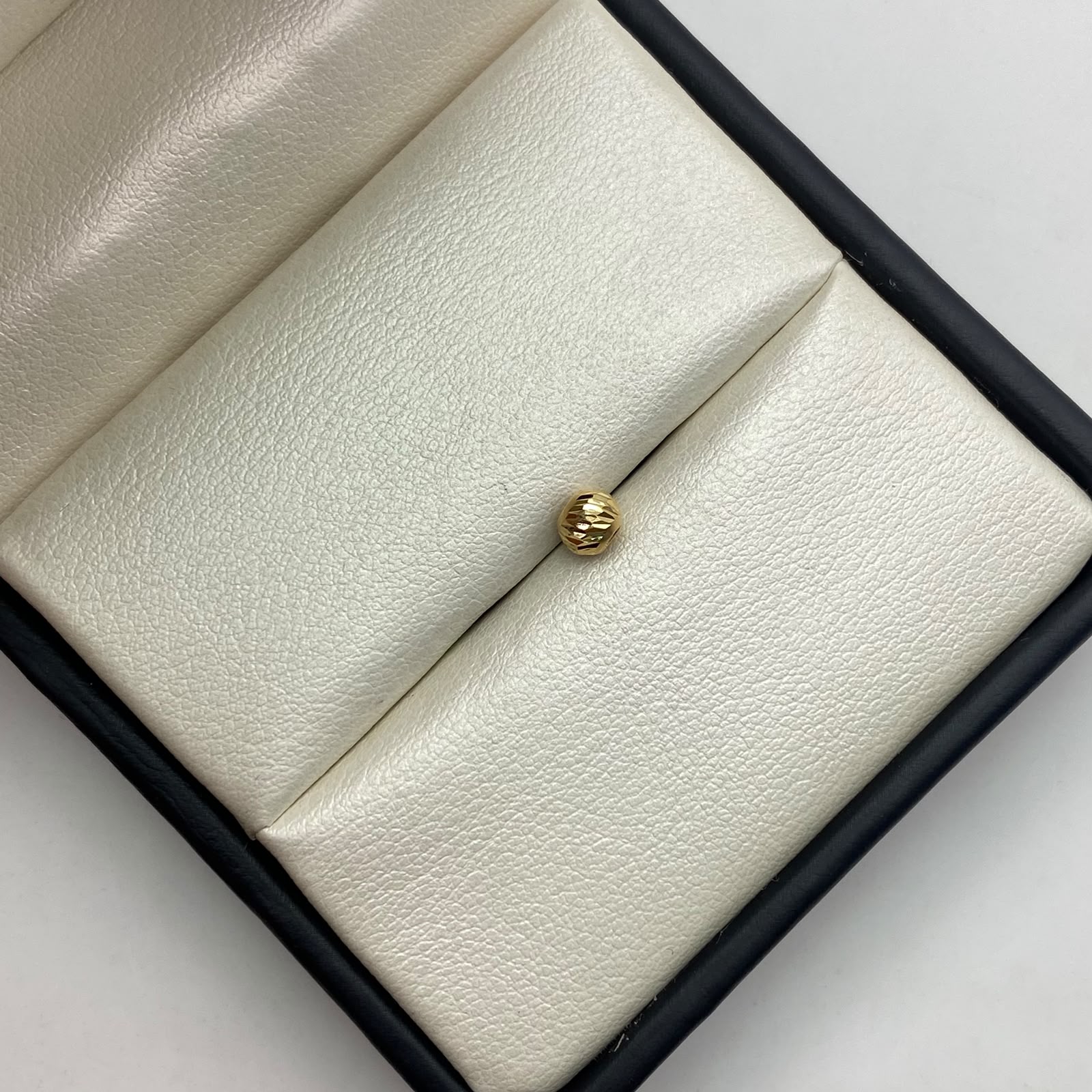 Bola Diamantada 5mm Oro amarillo 18k 0,1 Gr