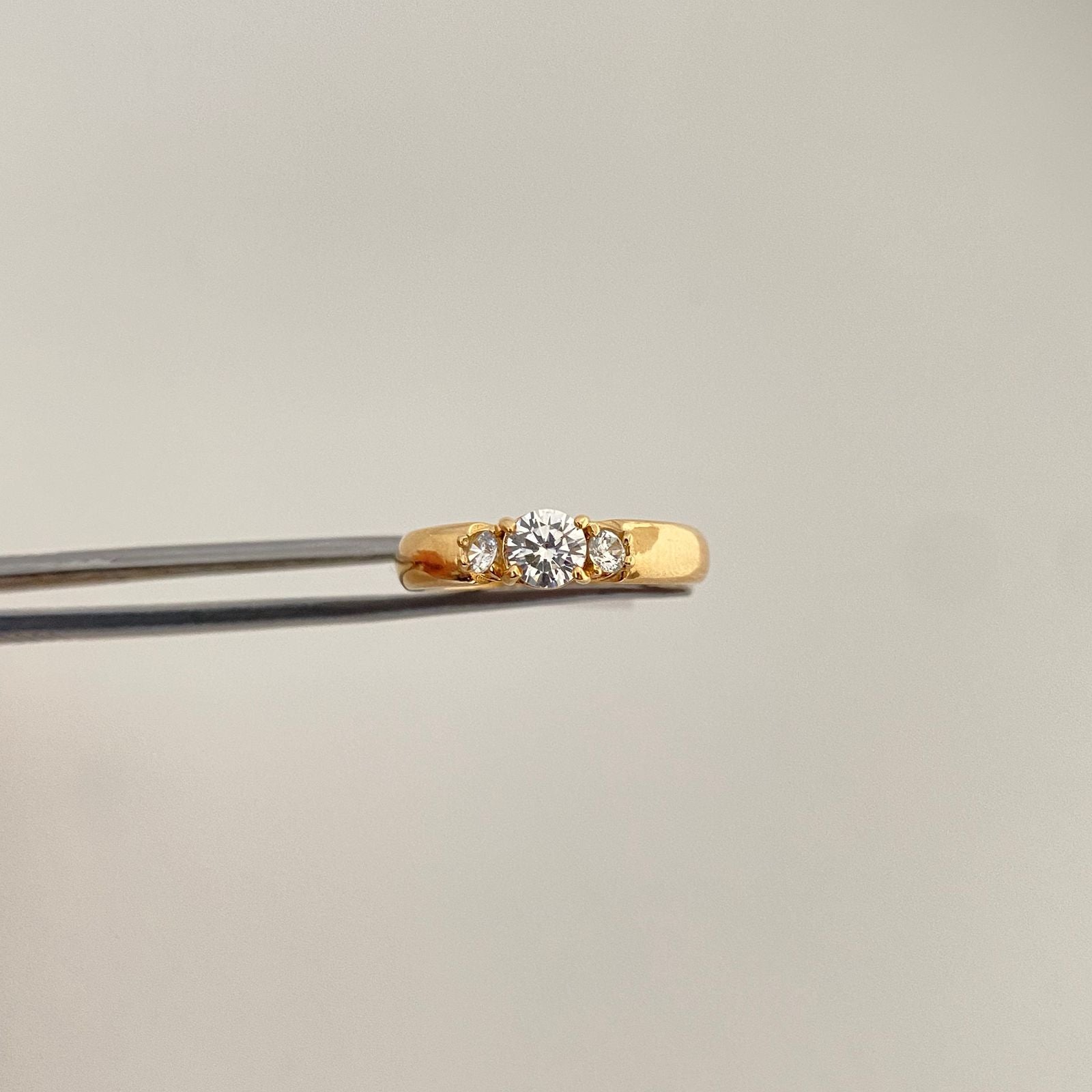 Anillo solitario laterales circon Oro amarillo 18k / Talla 6 14 / 2,45 Gr