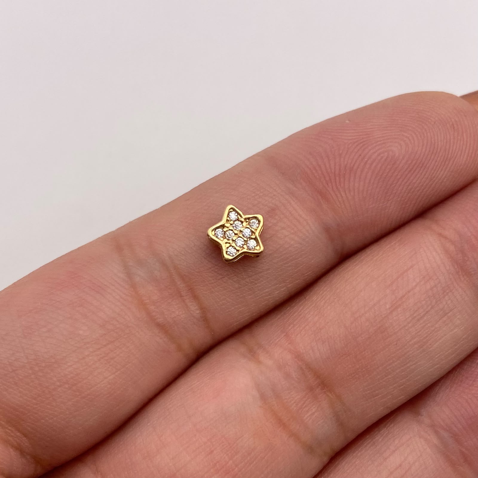 Herraje estrella circones blancos Oro amarillo 18k 0,49 Gr / 0,5 Cm