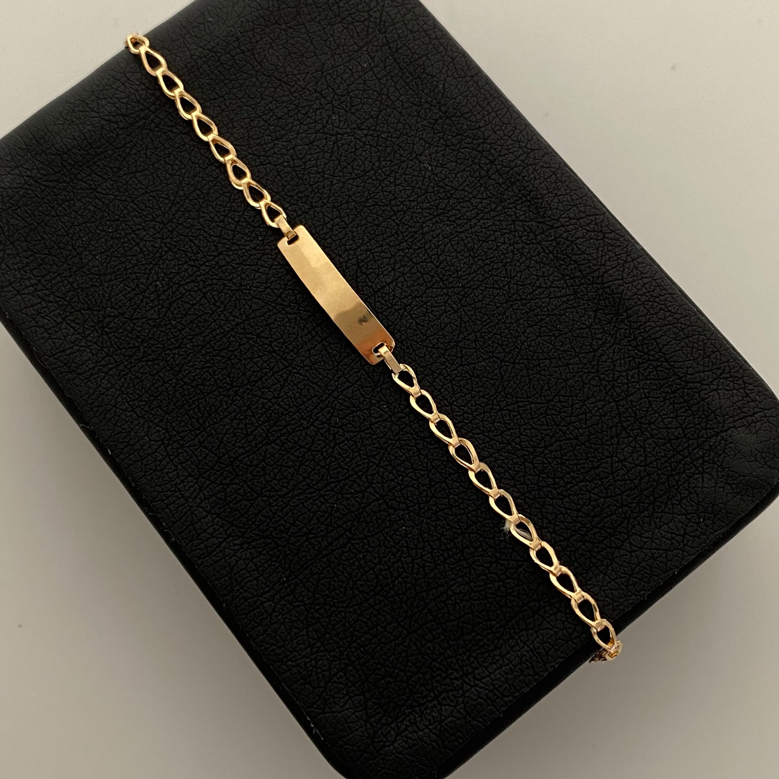 Pulso bebé Placa Rectangular Aro Oro amarillo 18k 1,20 Gr / 2,7 mm / 15 Cm Broche 0,20