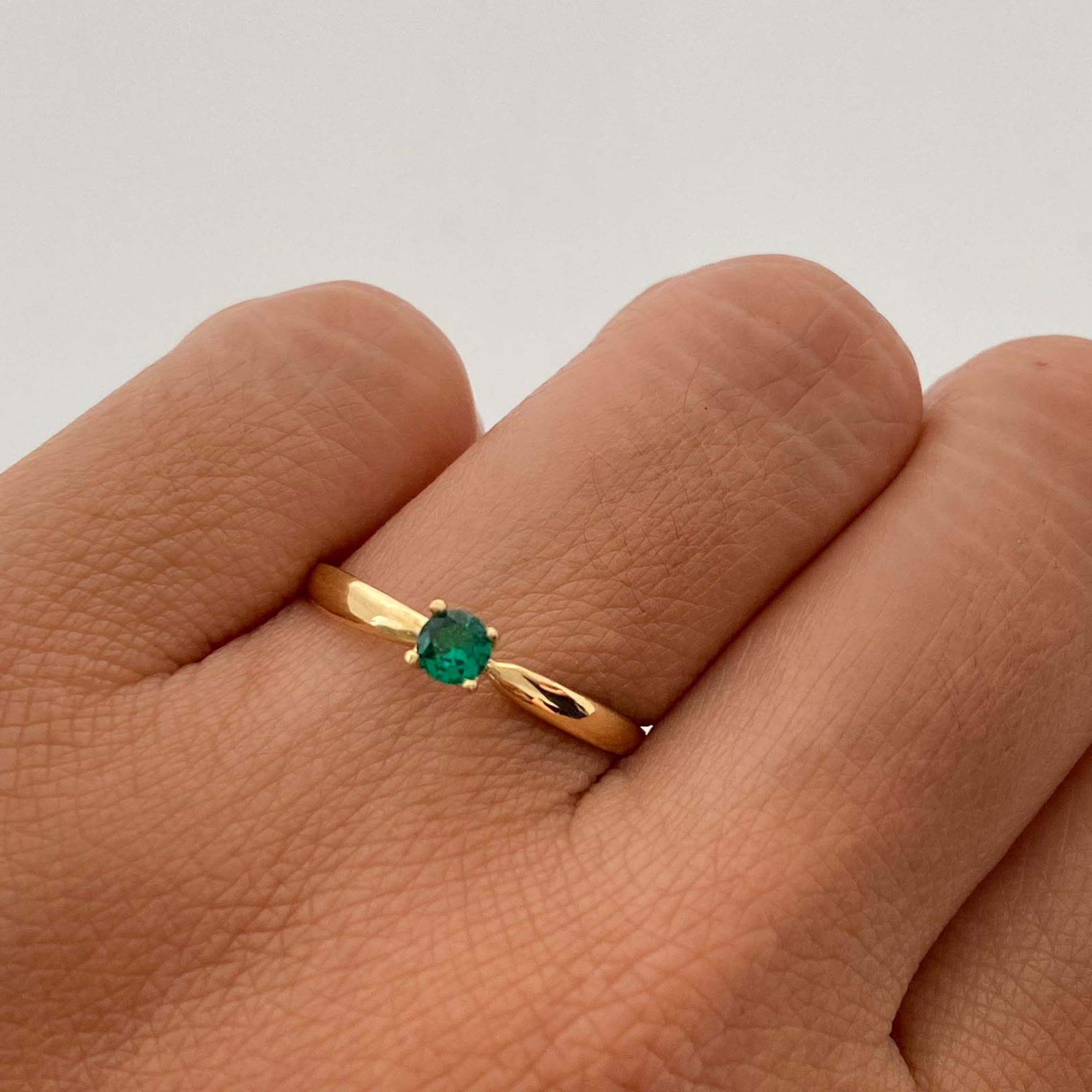 Anillo Silitario Casting Verde Oro amarillo 18k / Talla 8 / 1,2 Gr / 1,5 mm