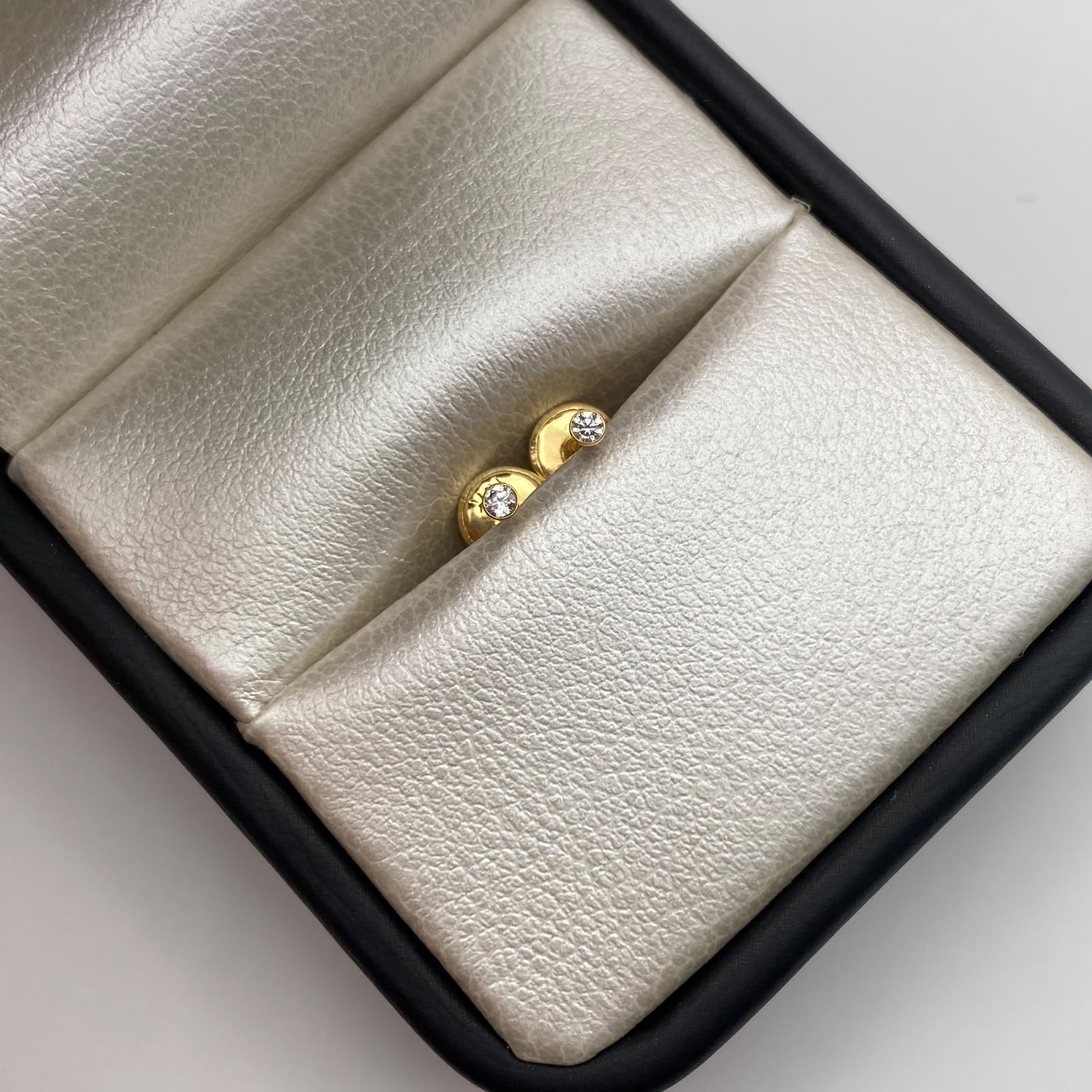 Topos Mini circon Blanco Oro amarillo 18k 0,35 Gr / 2 mm