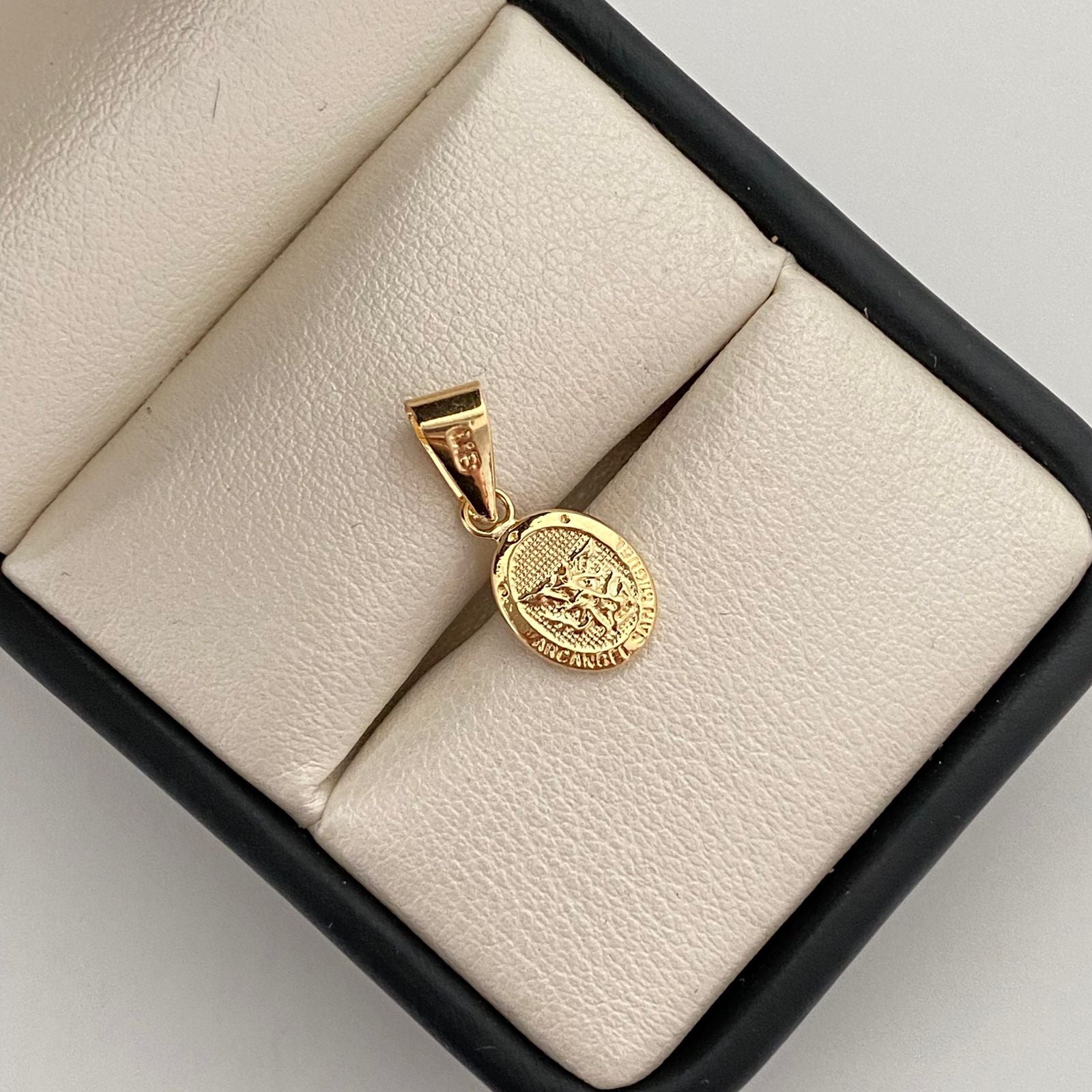 Dije arcangel san miguel diamantado  Oro amarillo 18k 0,55 Gr / 8,3 mm / 2 Cm