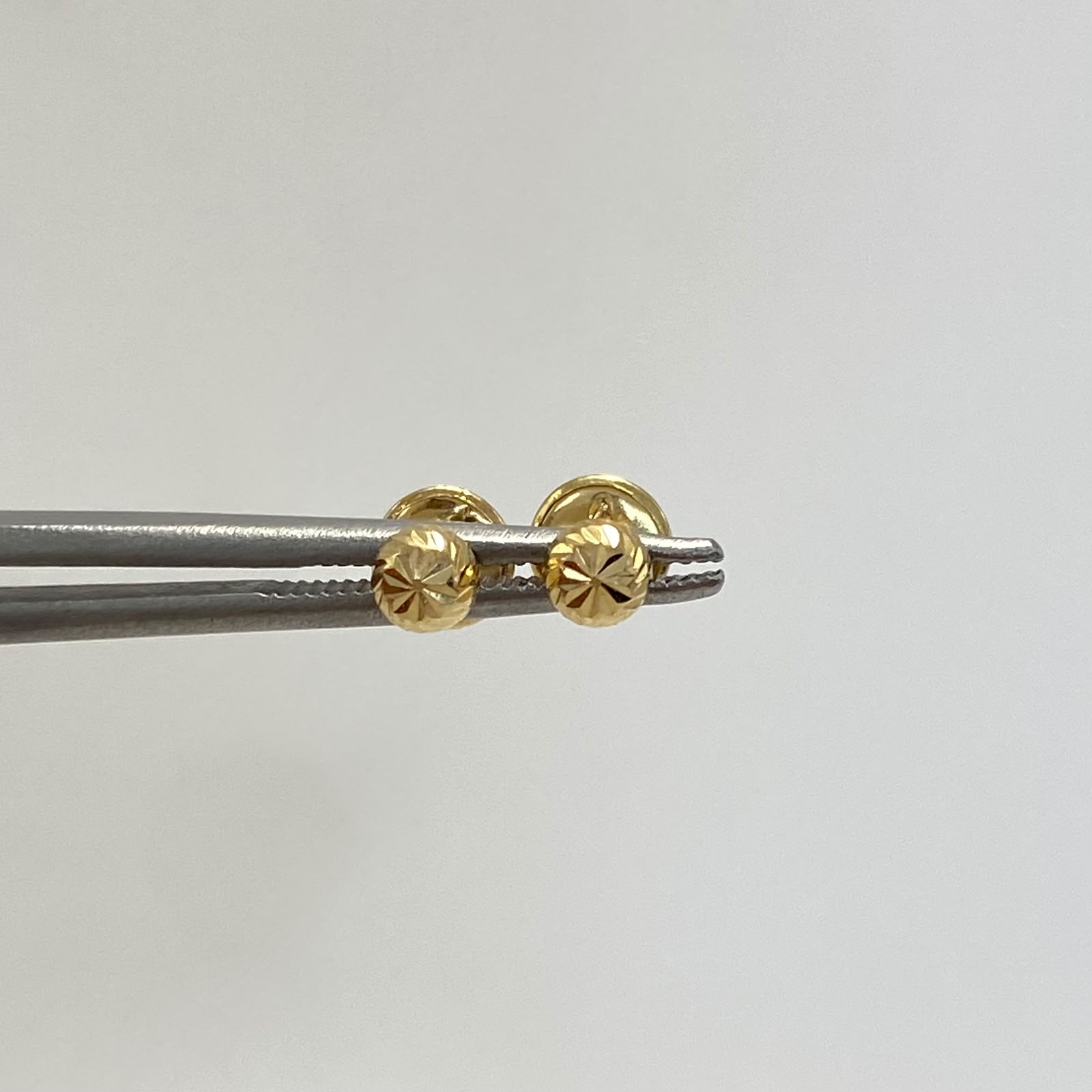 Topos media bola diamantado 4mm Oro amarillo 18k 0,45 Gr