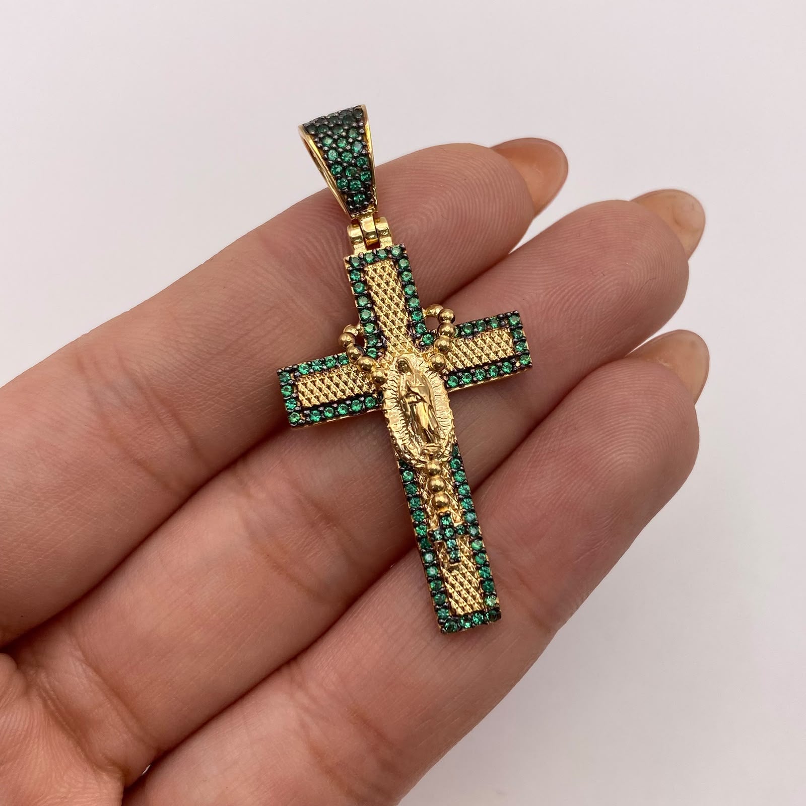 Dije cruz virgen guadalupe circones verdes Oro amarillo 18k 7,05 Gr / 22,2 mm / 5 Cm