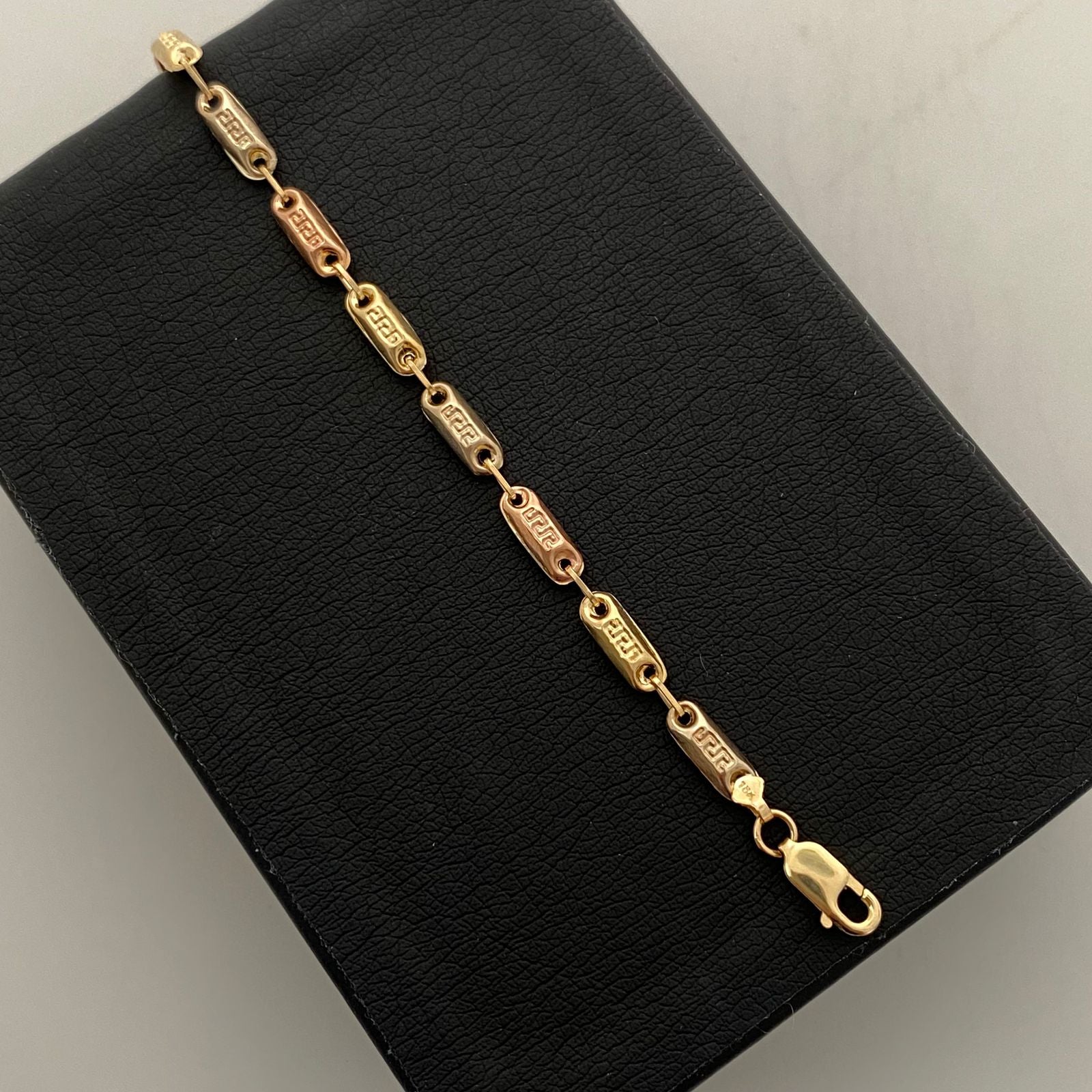 Pulso Rustico Tres oros 18k +1 / 2,80 Gr / 3,7 mm / 18 Cm Broche 0,60