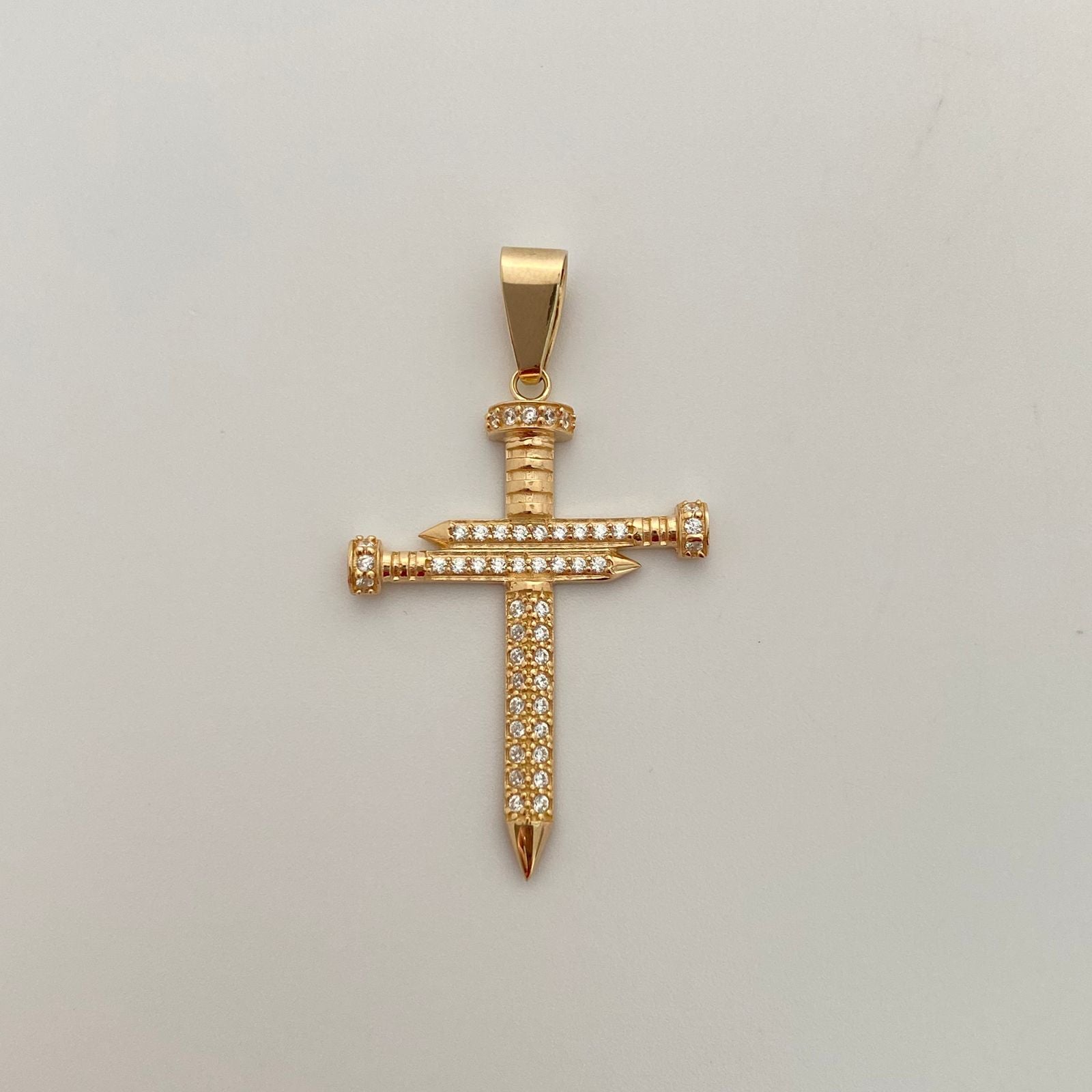 Dije Cruz clavos casting blanco Oro amarillo 18k 4,2 Gr / 27,6 mm / 4,7 Cm