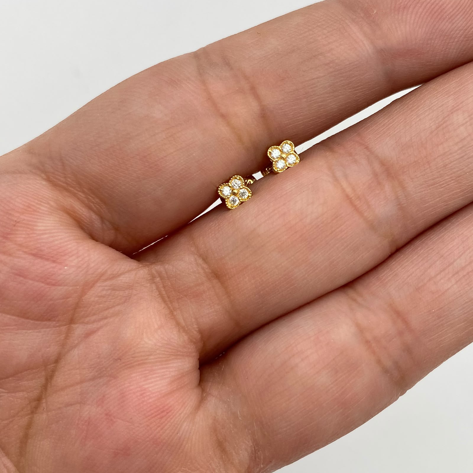 Topos mini flor circones blancos Oro amarillo 18k 0,6 Gr / 4,5 mm