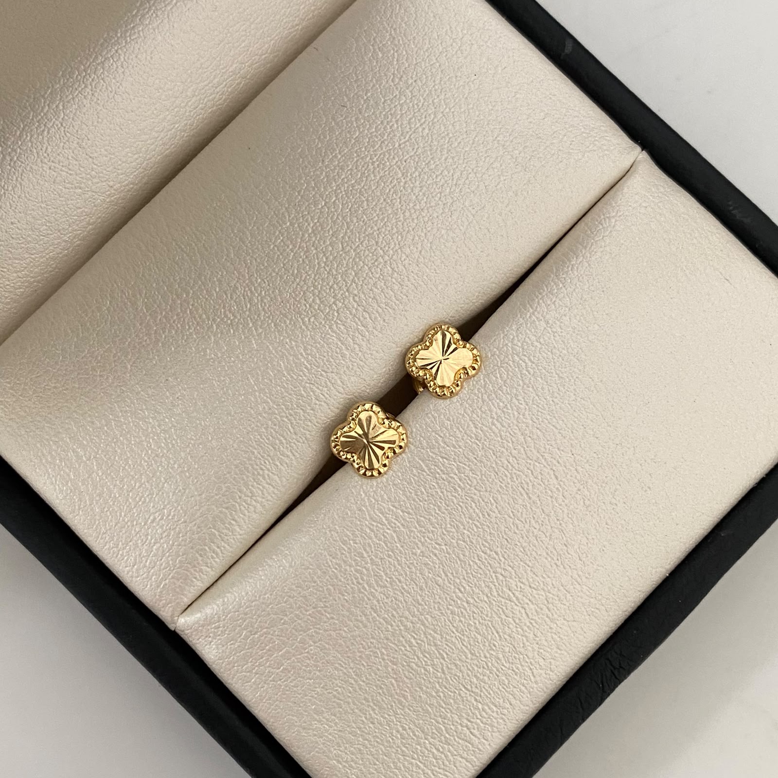 Topos Trebol Diamantado Oro amarillo 18k 0,6 Gr / 6 mm