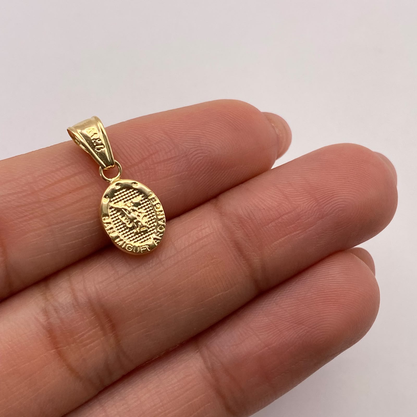 Dije San miguel arcangel Oro amarillo 18k 0,6 Gr / 8,4 mm / 1,7 Cm