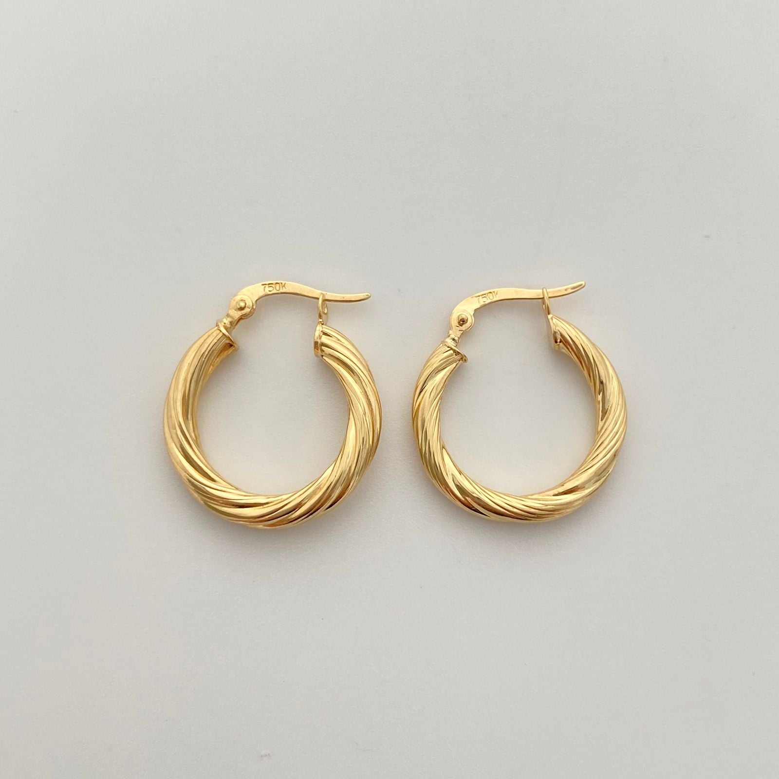 Candonga entorchada  Oro amarillo 18k 2,15 Gr / 2 Cm