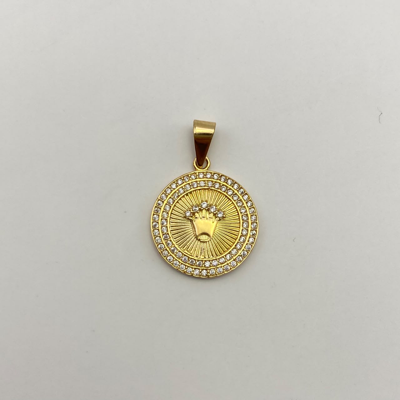 Dije Corona rx circones blancos Oro amarillo 18k 3,25 Gr / 18,4 mm / 2,5 Cm
