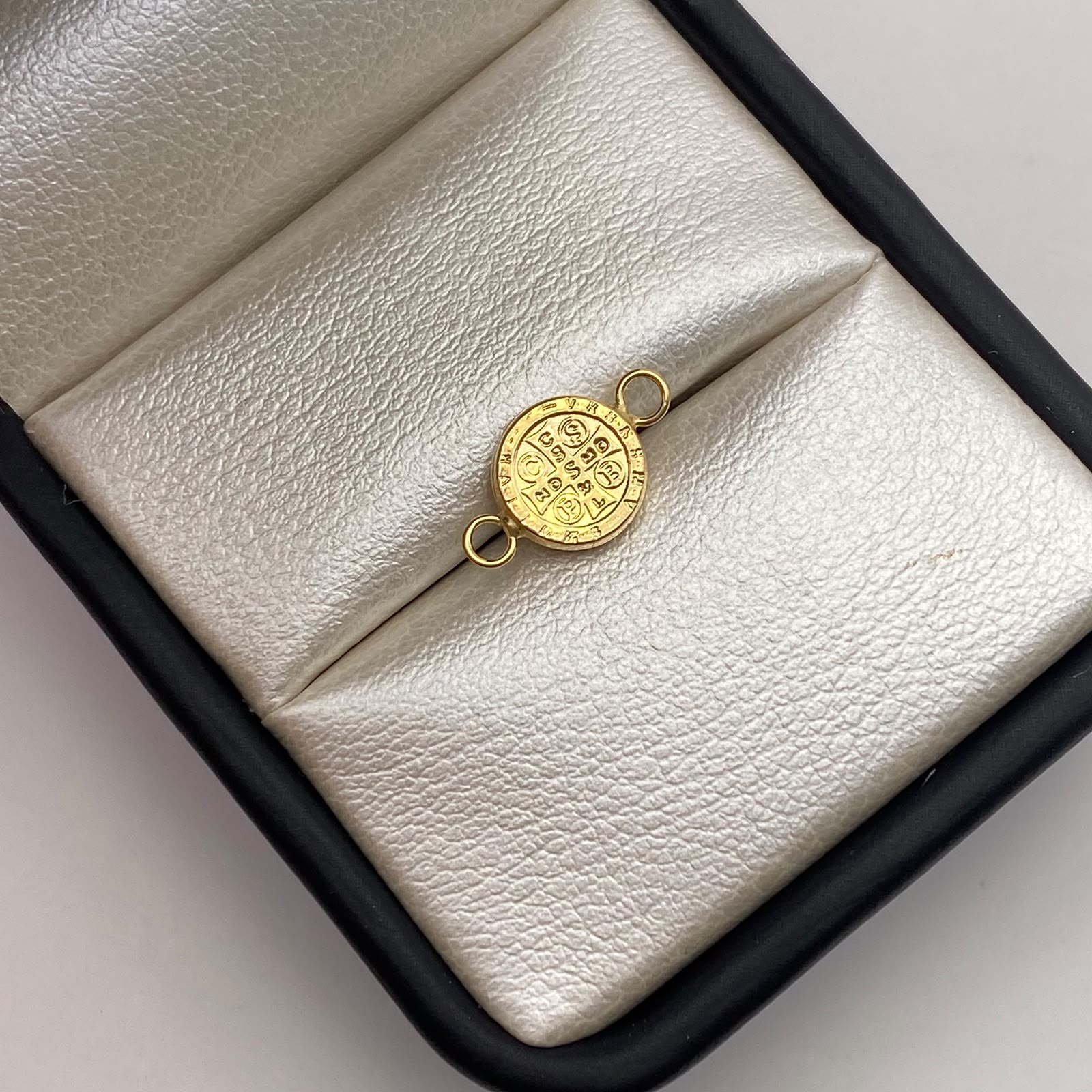 Herraje san benito Oro amarillo 18k 0,34 Gr / 1,3 Cm