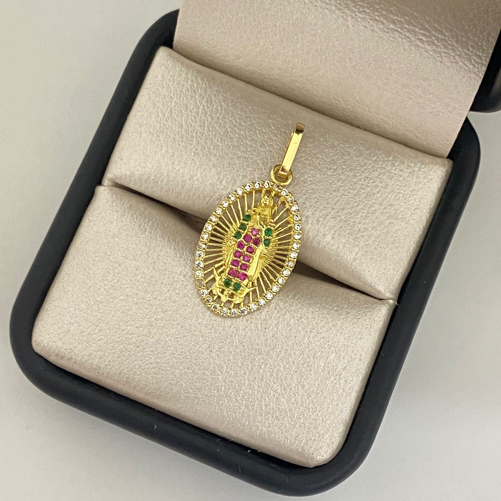 Dije virgen guadalupe ovalo casting colores Oro amarillo 18k 1,9 Gr / 2,8 Cm