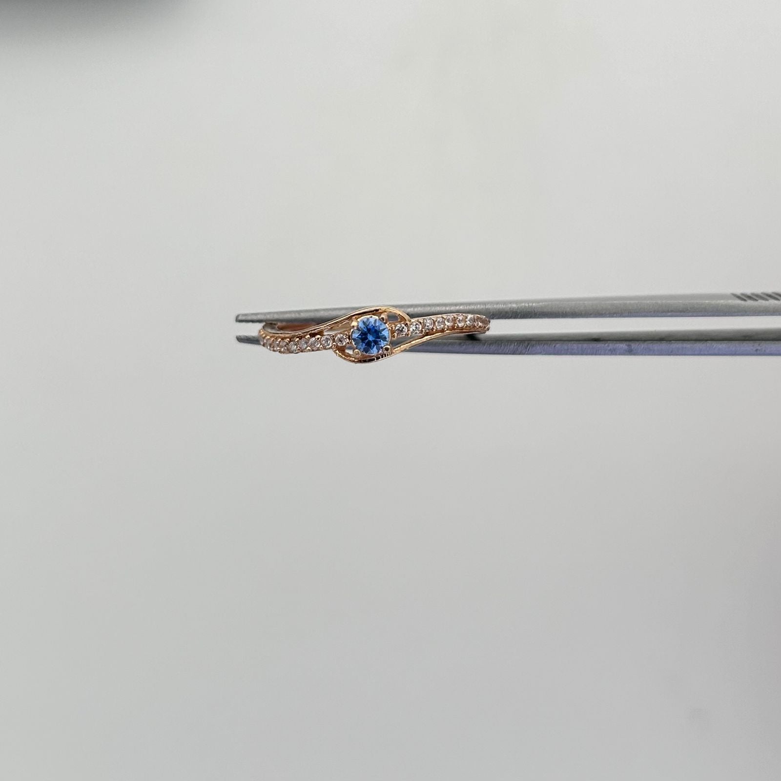Anillo Solitario Azul Oro amarillo 18k / Talla 7 / 1,7 Gr / 1,4 mm