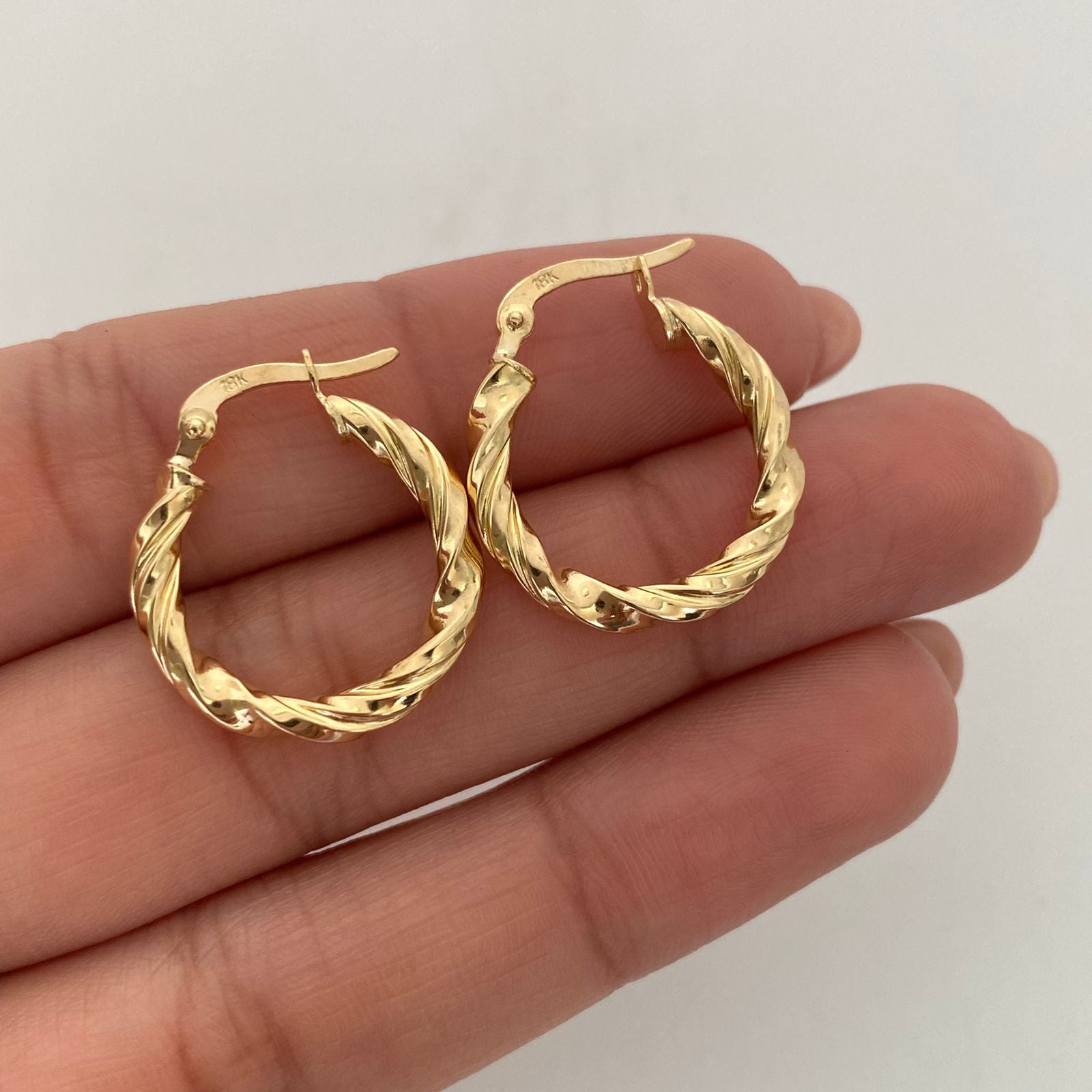 Candonga Entorchada Oro amarillo 18k 2,15 Gr / 2 Cm