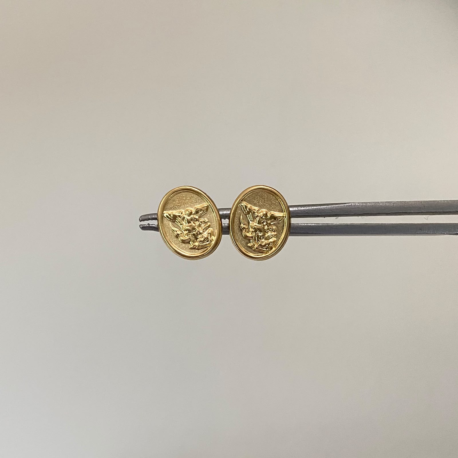 Topos arcangel san miguel Oro amarillo 18k 1,1 Gr / 10 mm