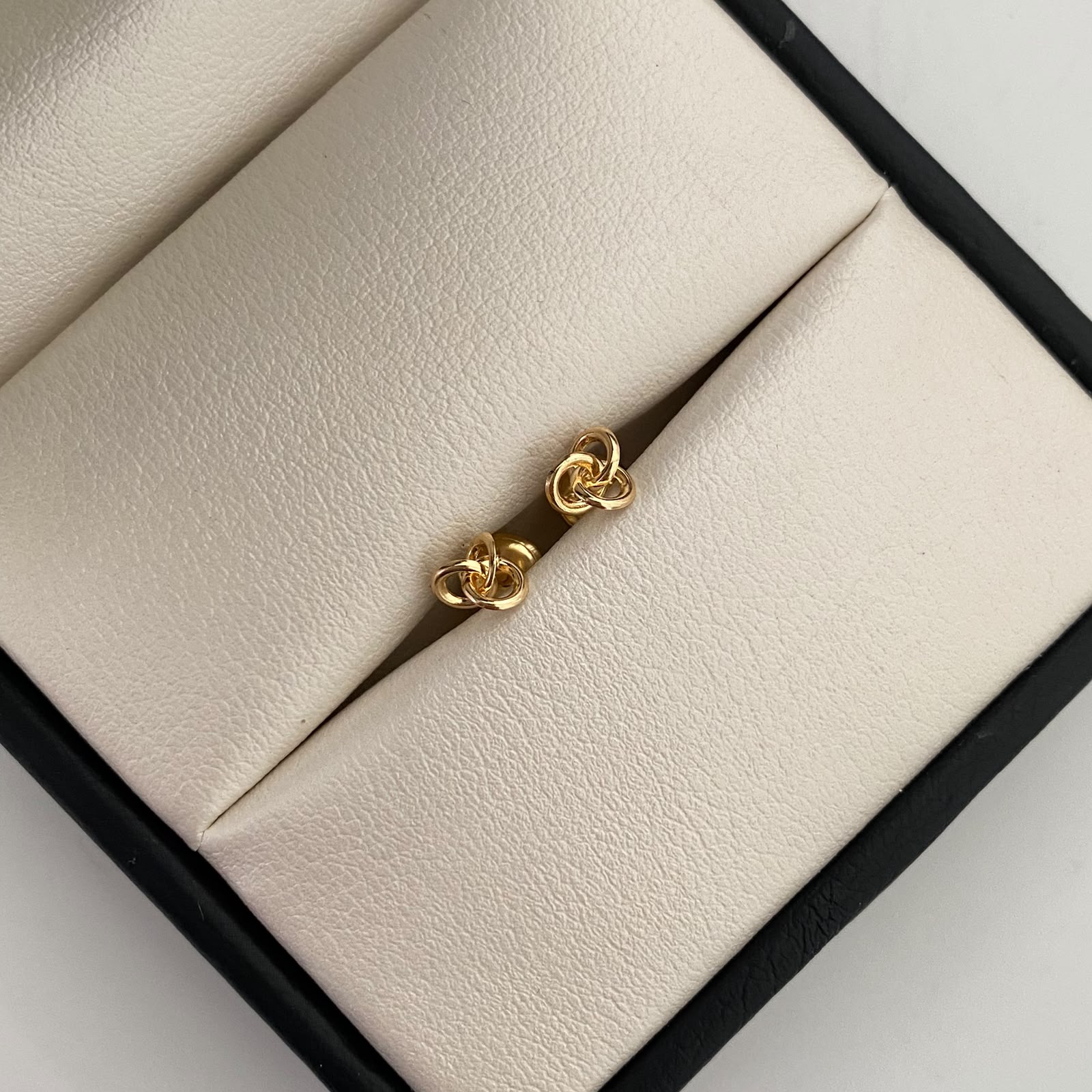 Topos Nudito Oro amarillo 18k 0,5 Gr / 5 mm