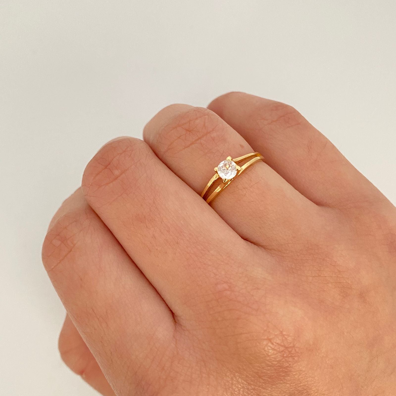 Anillo solitario lateral doble linea liso Oro amarillo 18k / Talla 6 1/4 / 1,6 Gr