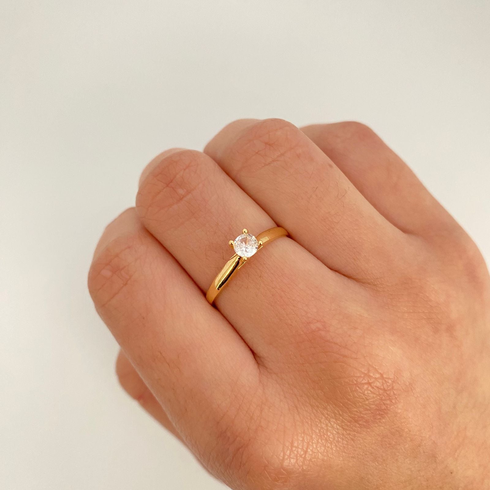 Anillo solitario liso Oro amarillo 18k / Talla 8 1/2 / 1,8 Gr