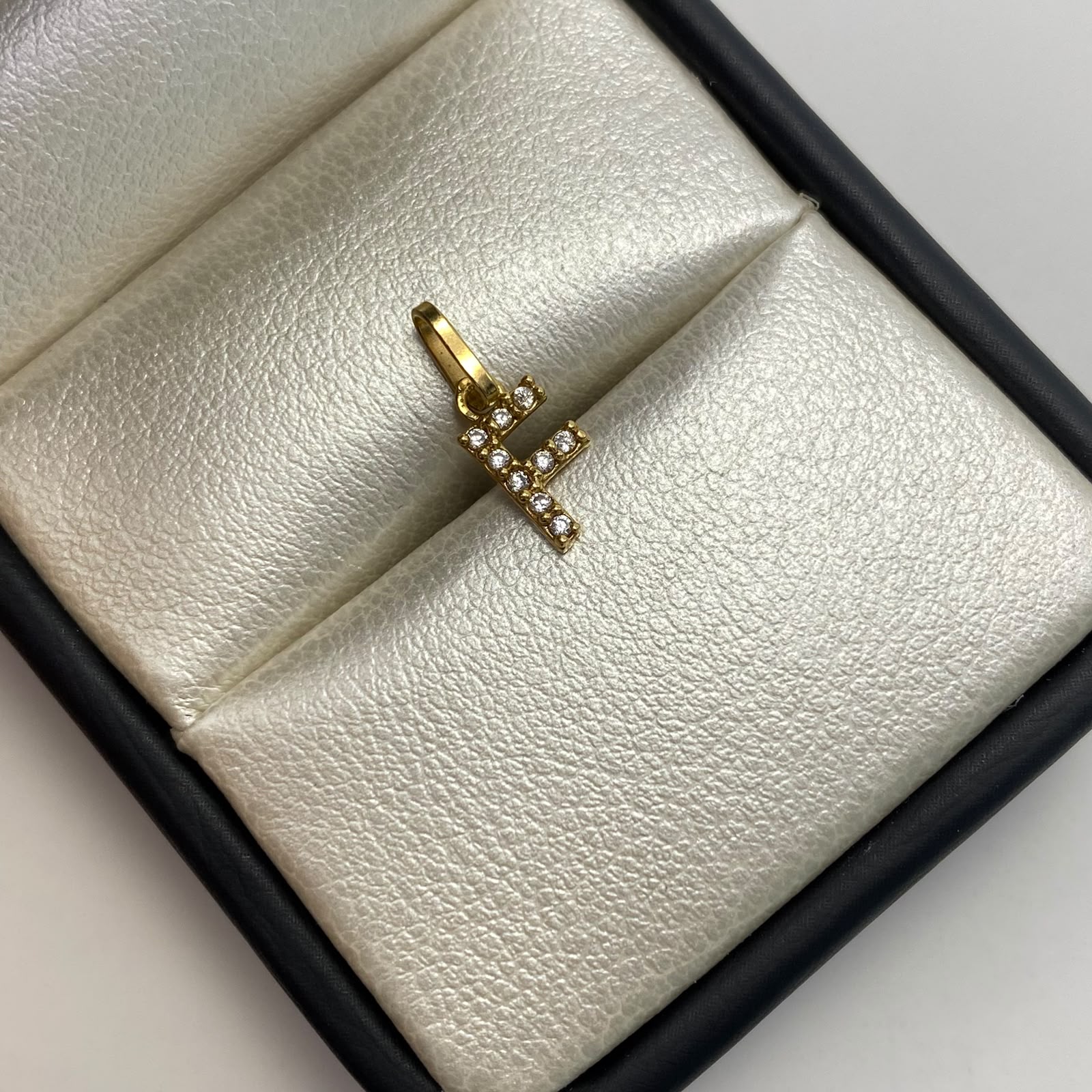 Dije Letra F Casting  Oro amarillo 0,4 Gr / 5,21 mm / 1 Cm