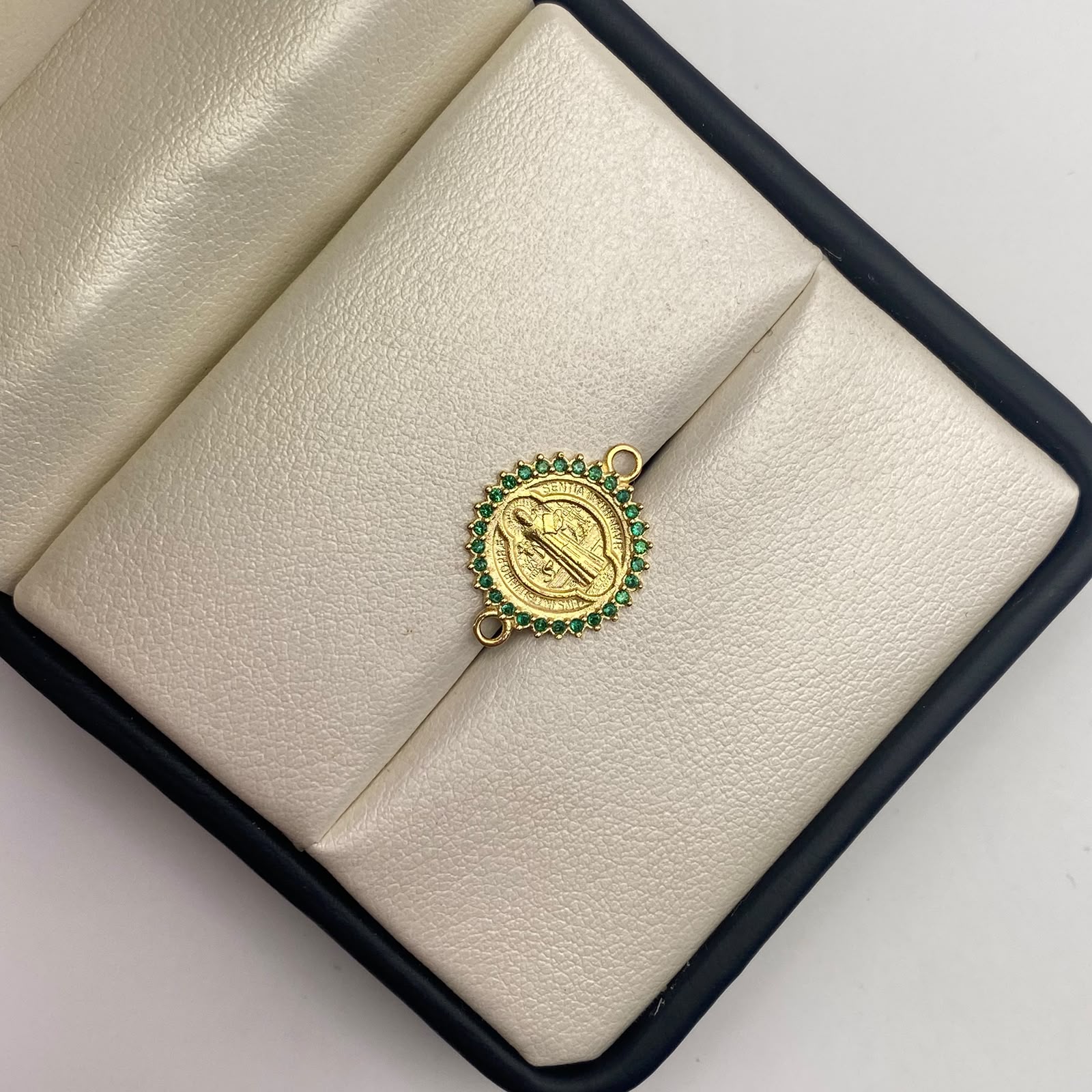 Herraje san benito circones verdes Oro amarillo 18k 1,45 Gr / 2 Cm